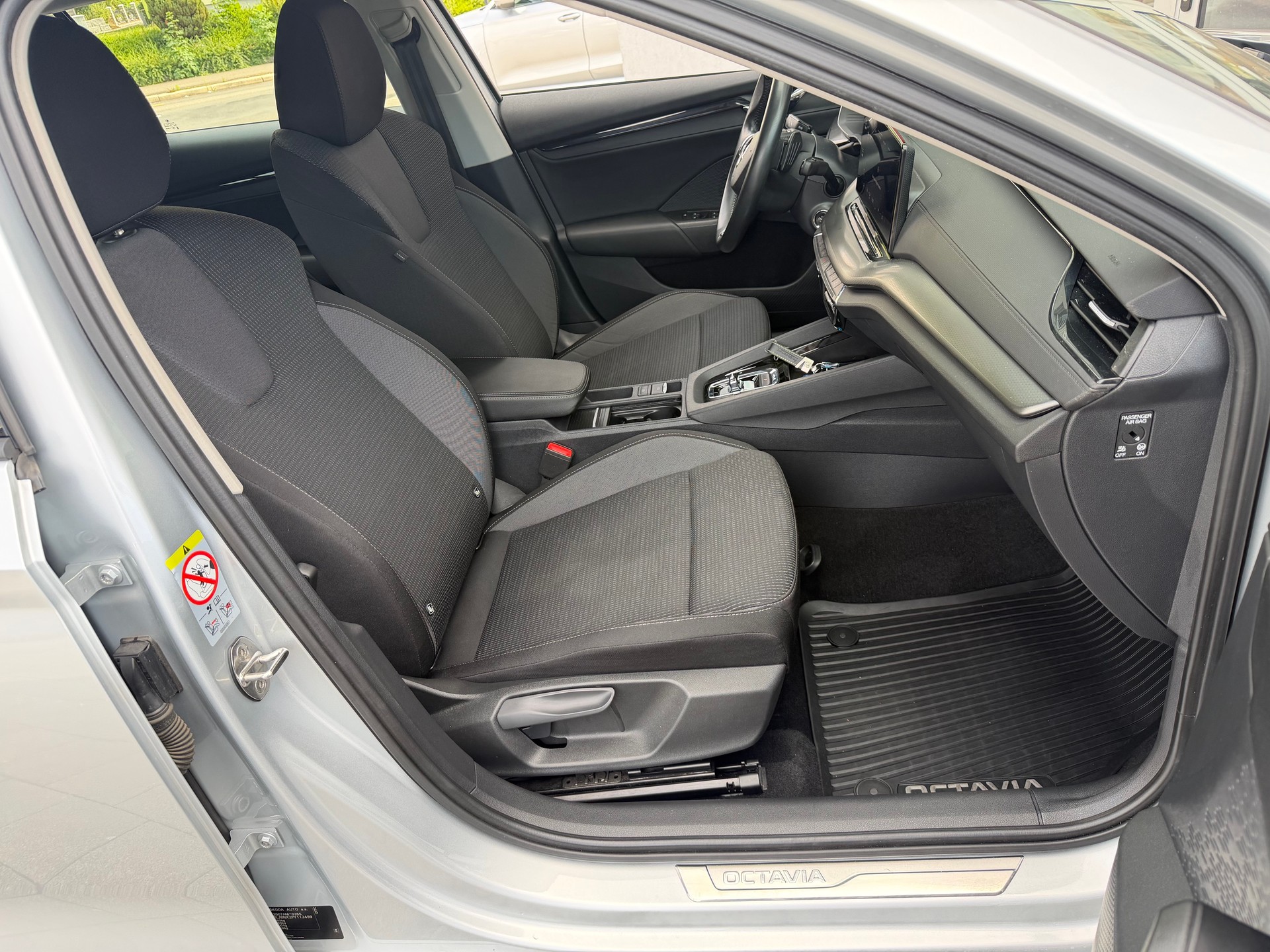 SKODA Octavia Combi 2.0 TDI DSG Ambition 4x4-image-11