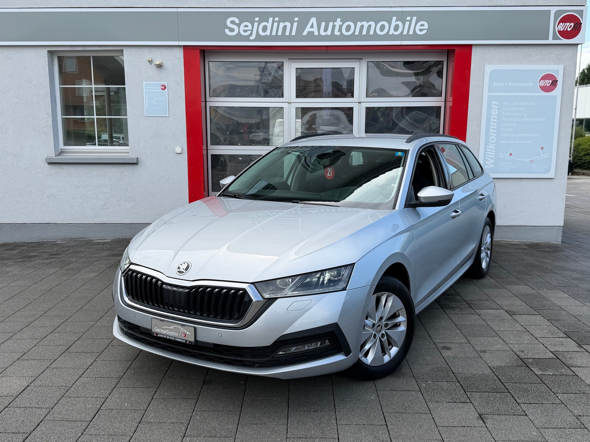 SKODA Octavia Combi 2.0 TDI DSG Ambition 4x4-image-1