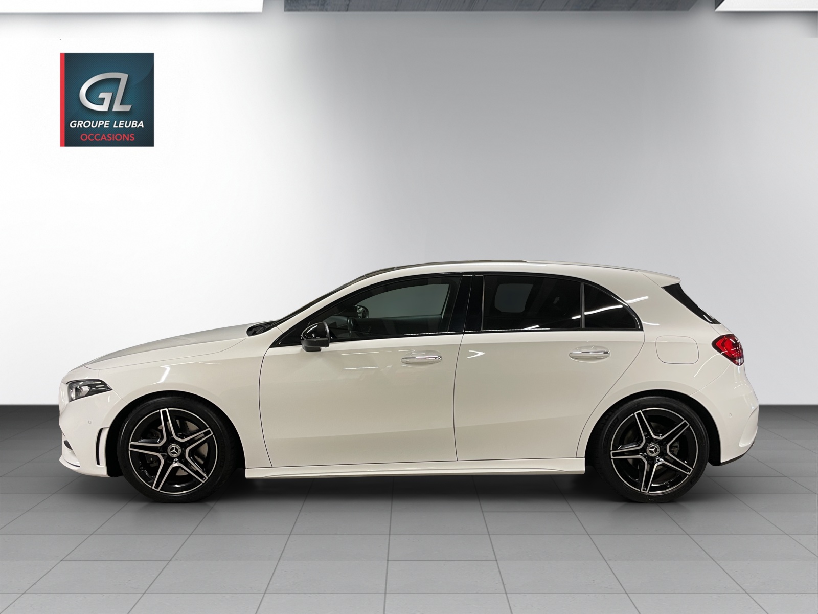 MERCEDES-BENZ A 220 AMG Line 4Matic-image-2