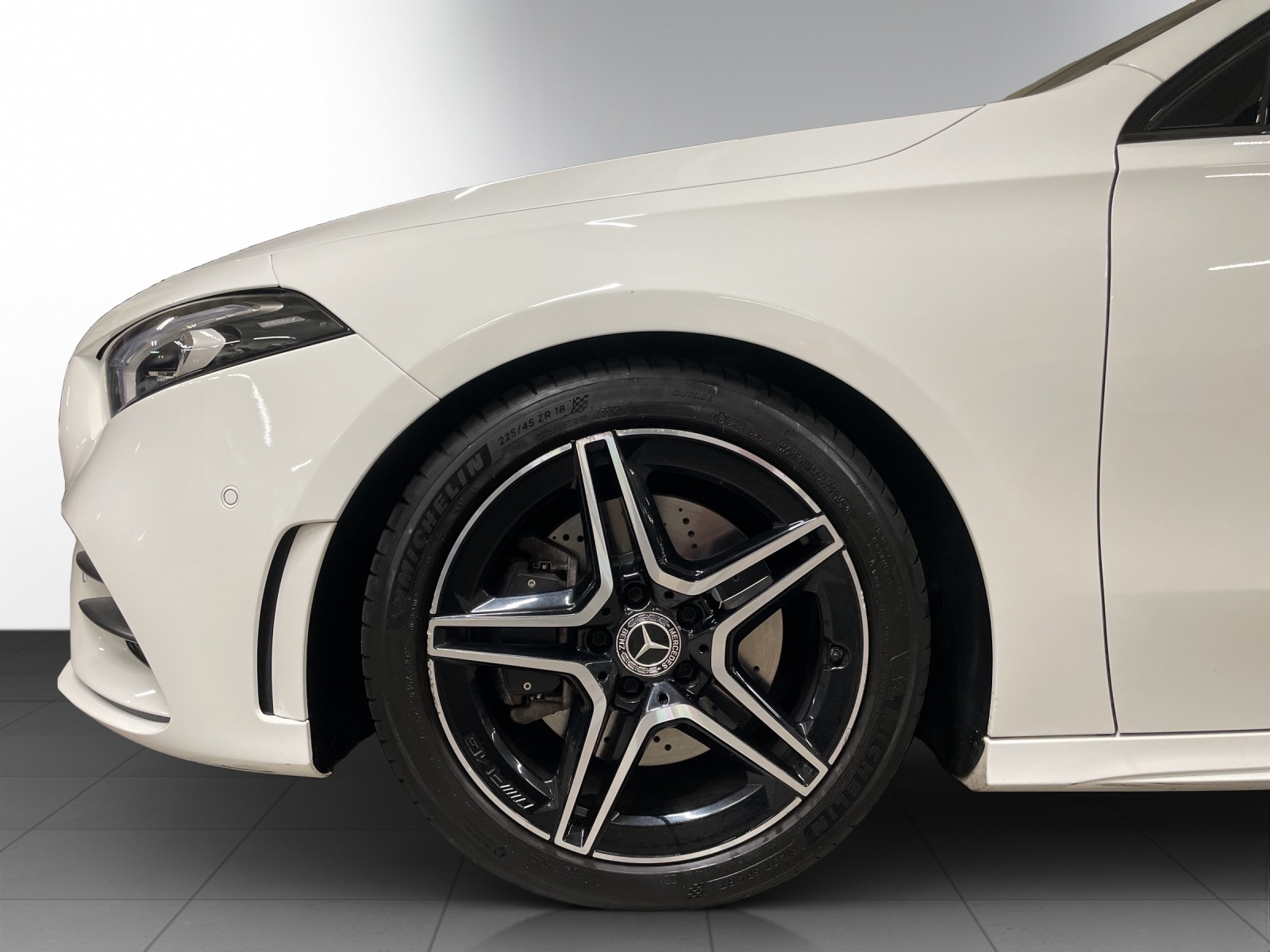 MERCEDES-BENZ A 220 AMG Line 4Matic-image-5