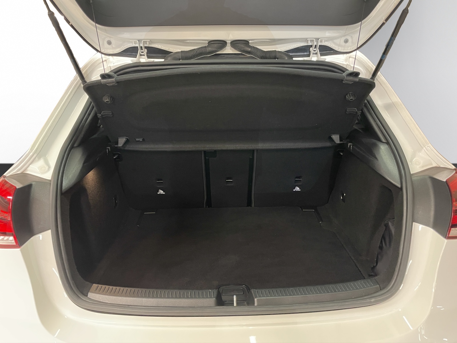 MERCEDES-BENZ A 220 AMG Line 4Matic-image-6