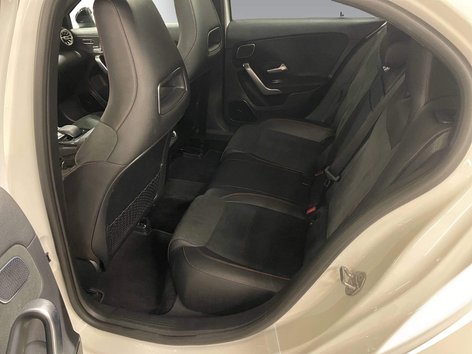 MERCEDES-BENZ A 220 AMG Line 4Matic-image-10