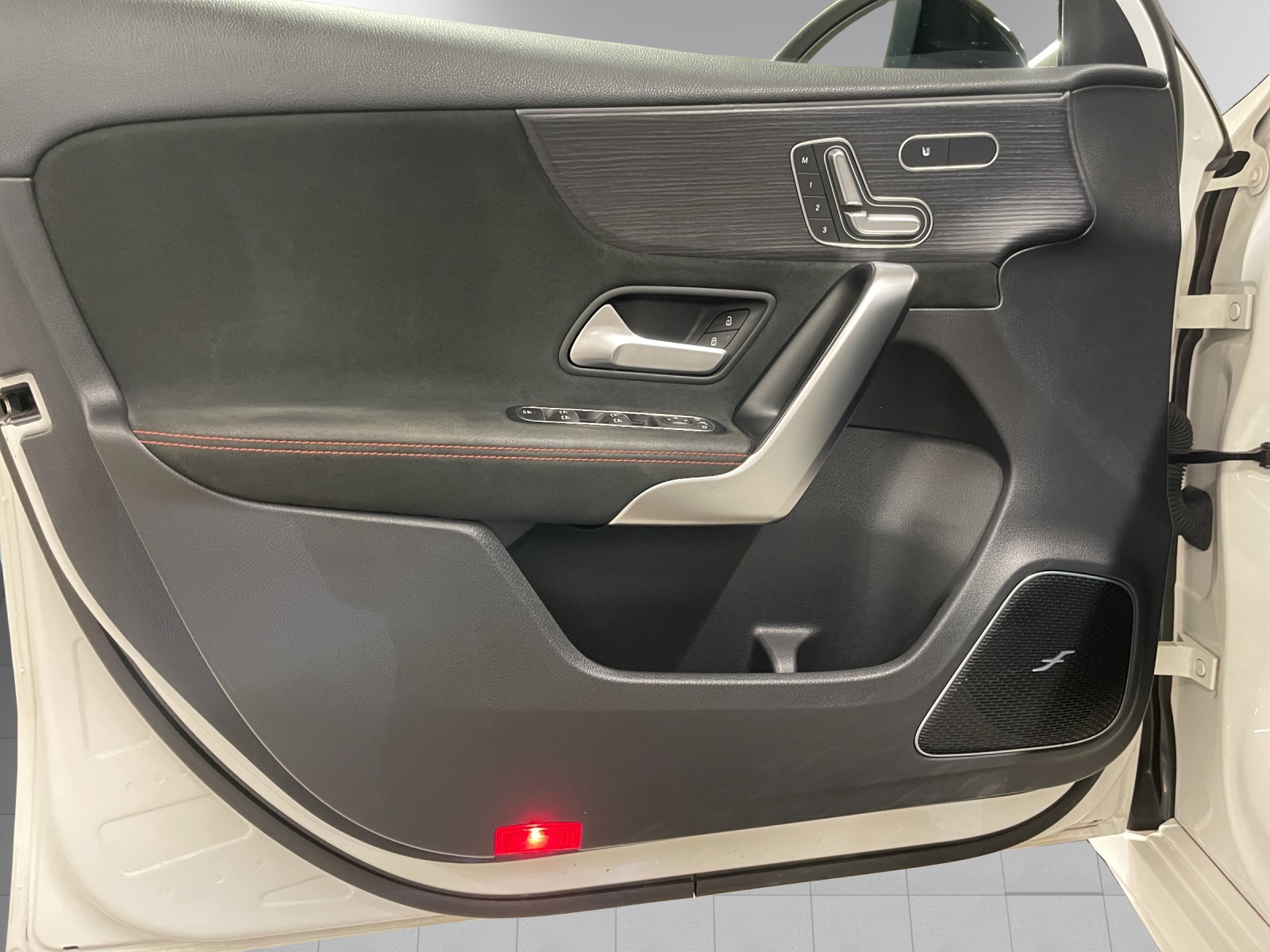 MERCEDES-BENZ A 220 AMG Line 4Matic-image-7