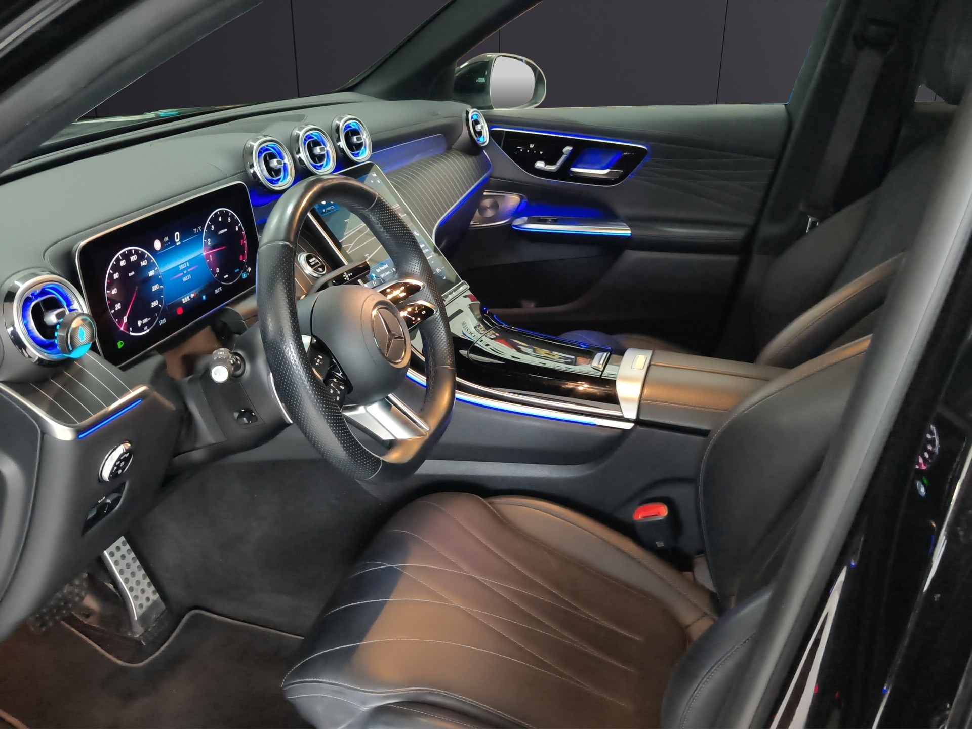 MERCEDES-BENZ GLC 300 4Matic AMG Line 9G-Tronic-image-7