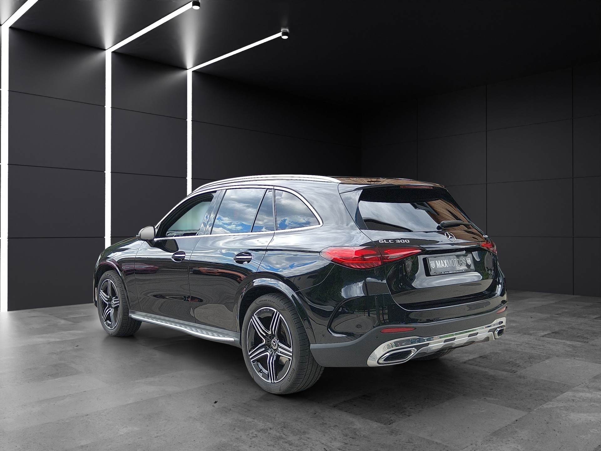 MERCEDES-BENZ GLC 300 4Matic AMG Line 9G-Tronic-image-4