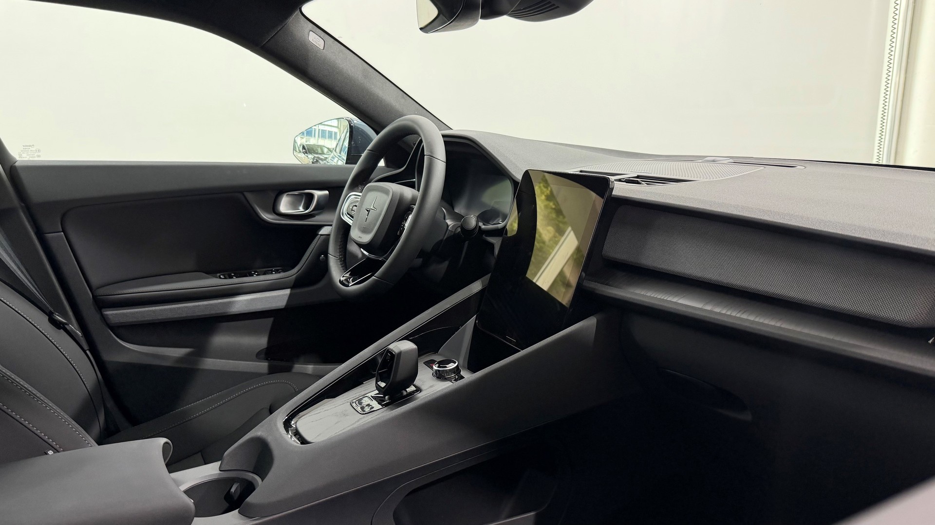 POLESTAR 2 Long Range Single Motor Prim-image-3