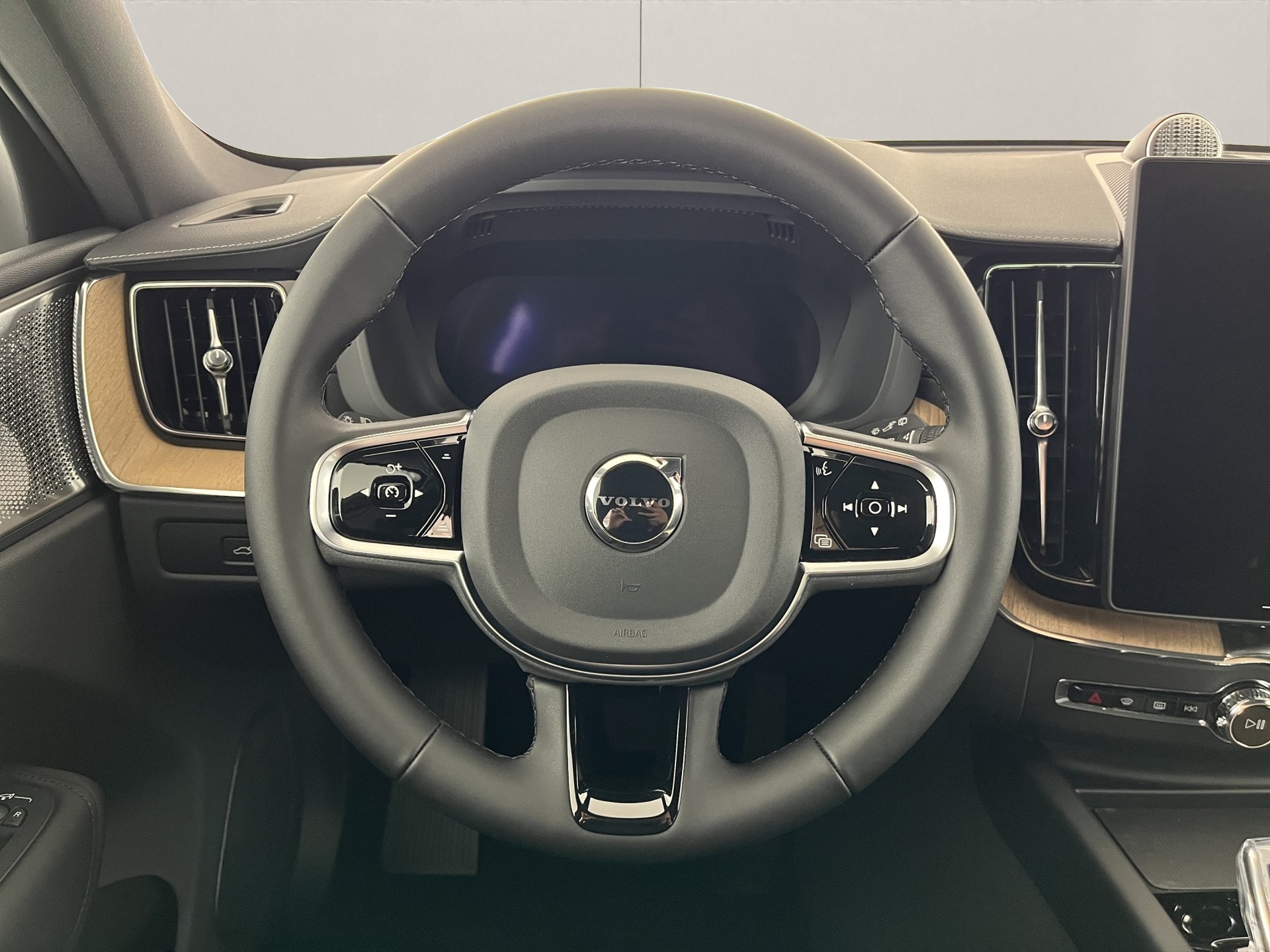 VOLVO XC60 2.0 T8 TE Ultra Dark eAWD-image-10