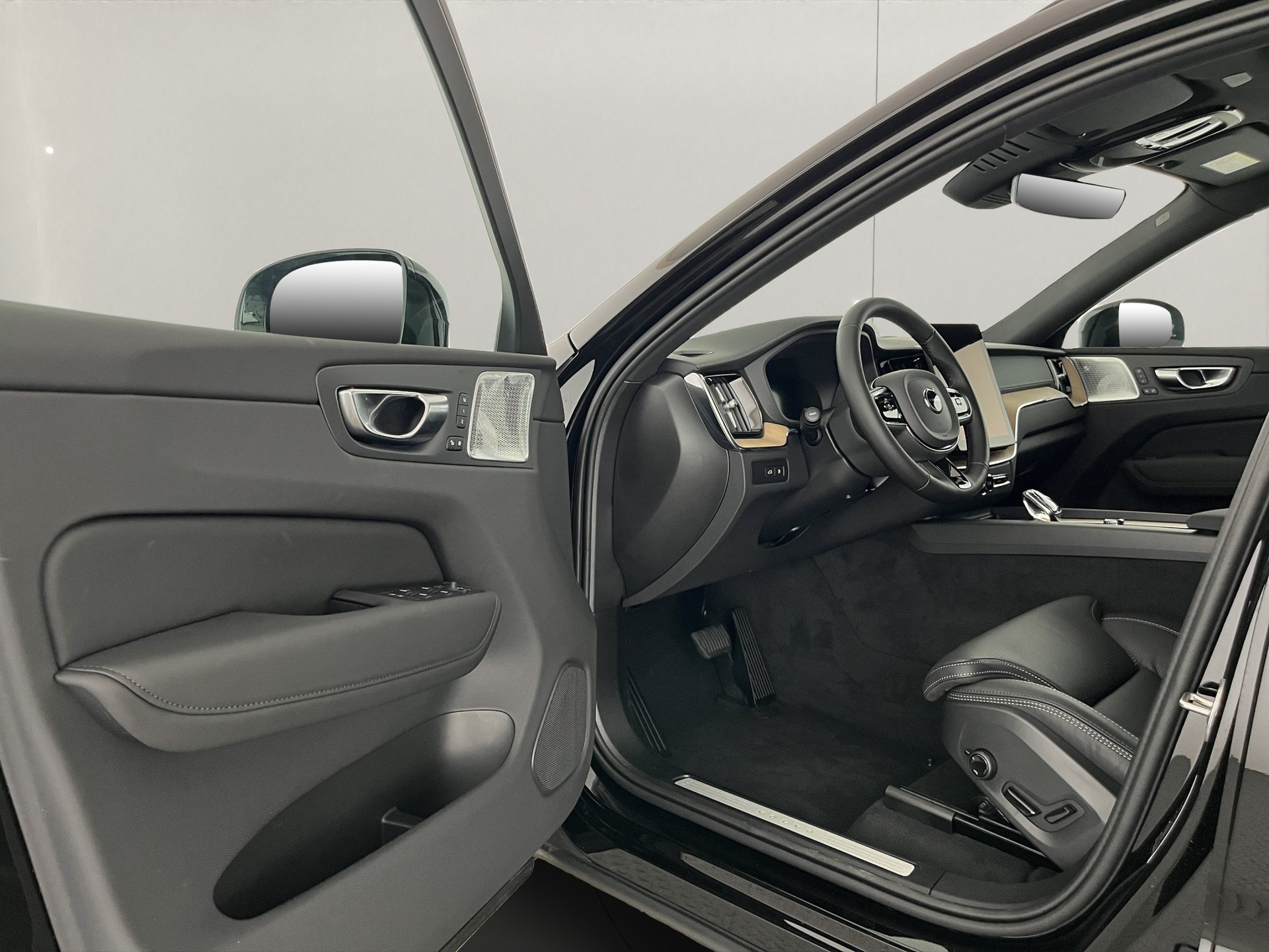 VOLVO XC60 2.0 T8 TE Ultra Dark eAWD-image-8