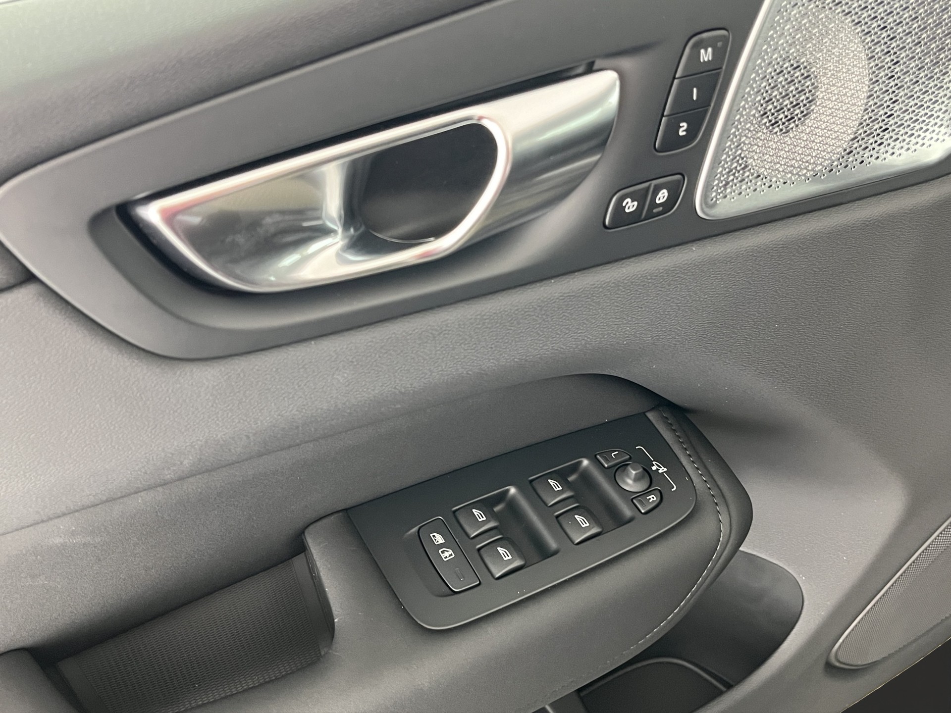 VOLVO XC60 2.0 T8 TE Ultra Dark eAWD-image-11