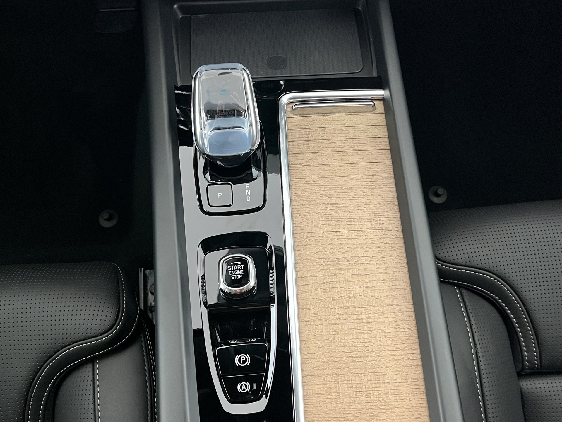 VOLVO XC60 2.0 T8 TE Ultra Dark eAWD-image-14