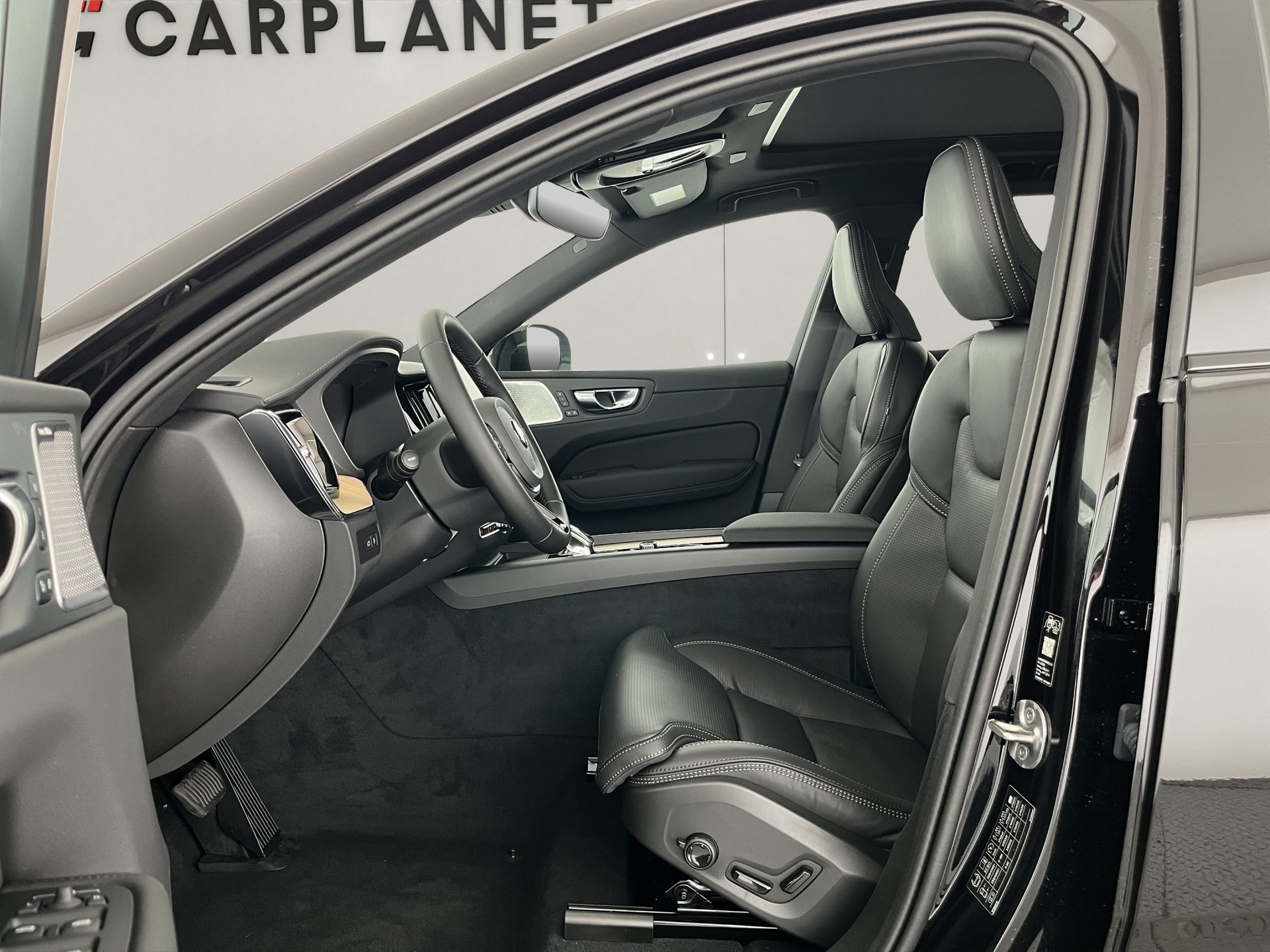 VOLVO XC60 2.0 T8 TE Ultra Dark eAWD-image-7