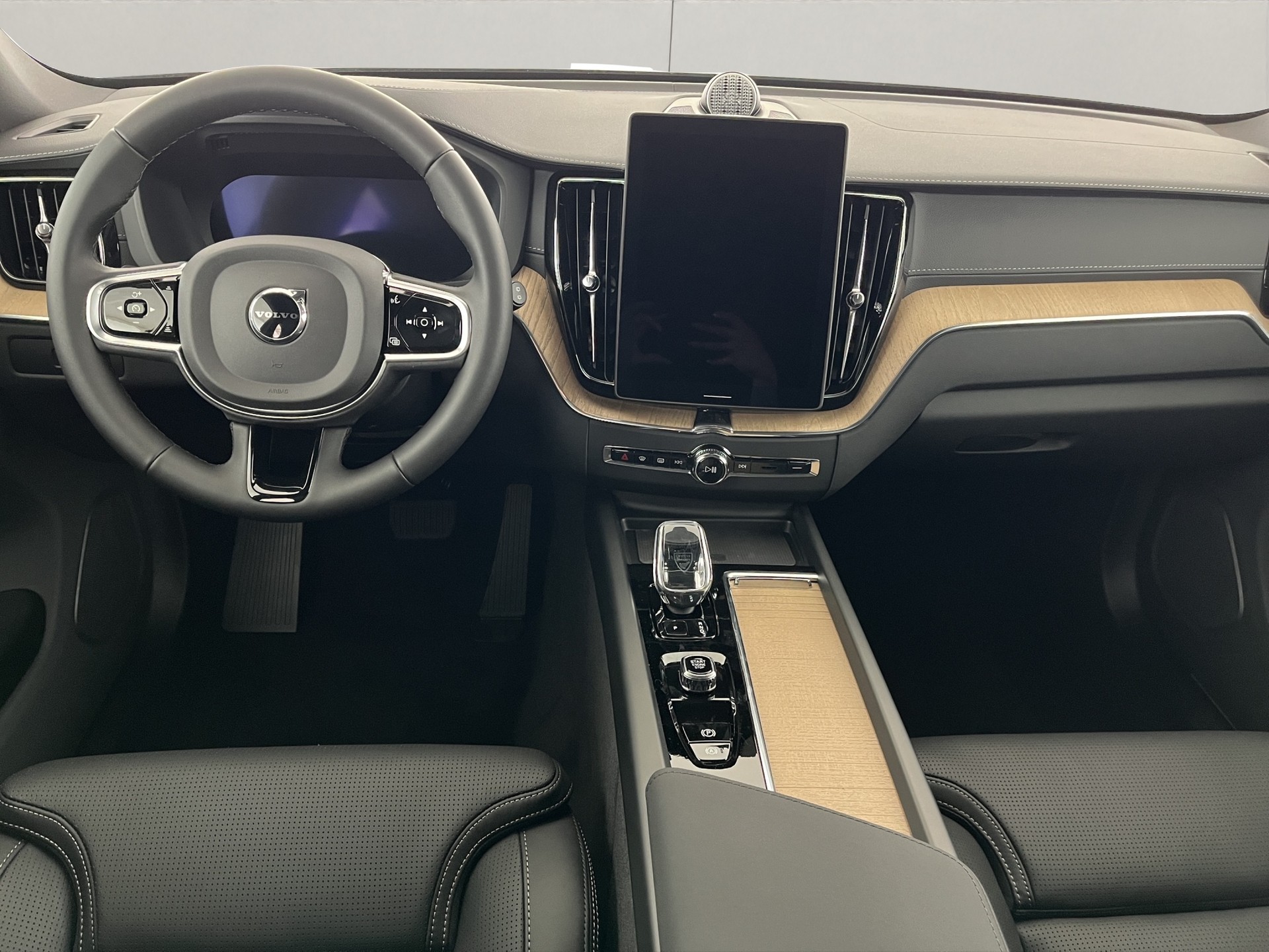 VOLVO XC60 2.0 T8 TE Ultra Dark eAWD-image-9
