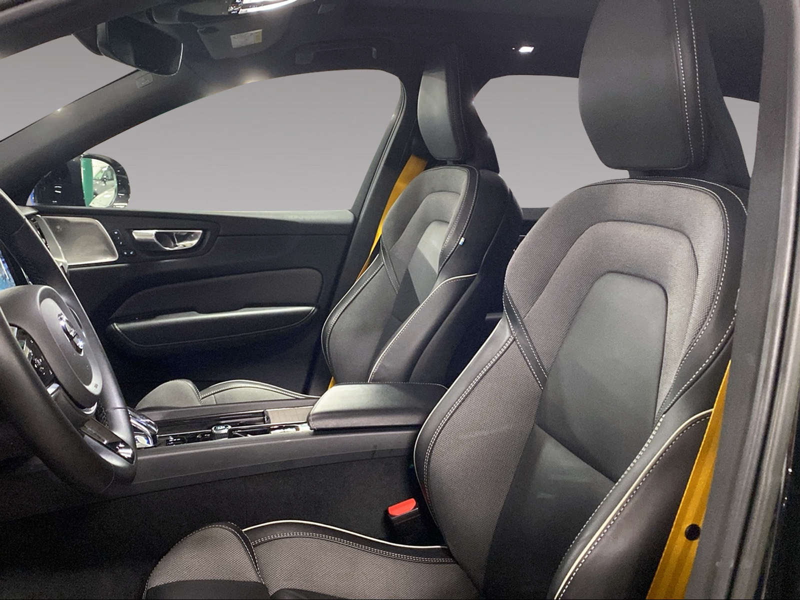 VOLVO XC60 2.0 T8 TE Polestar eAWD-image-5