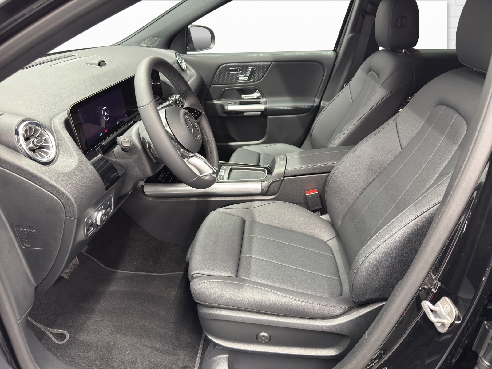 MERCEDES-BENZ GLA 200 Advanced Plus Line Night Star-image-6