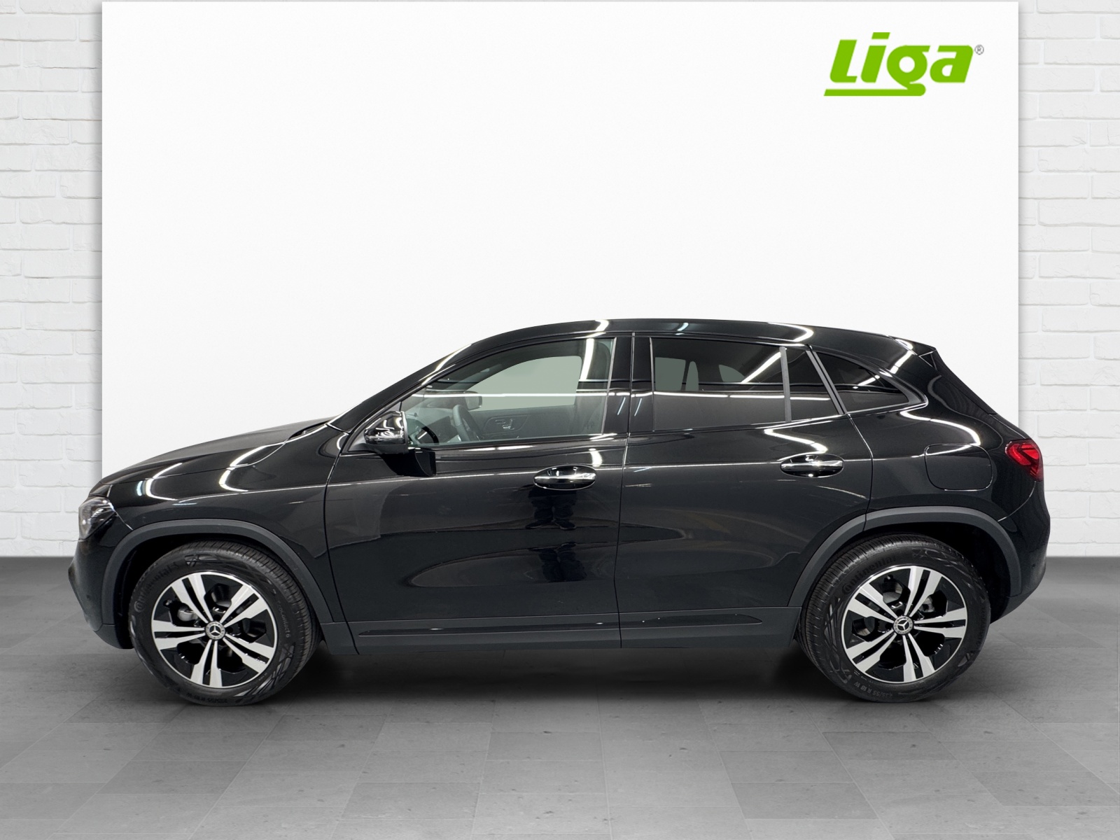 MERCEDES-BENZ GLA 200 Advanced Plus Line Night Star-showroom-element-2
