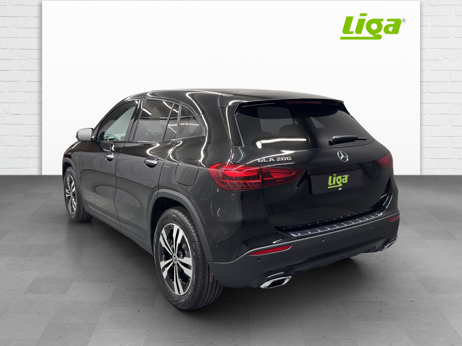 MERCEDES-BENZ GLA 200 Advanced Plus Line Night Star-showroom-element-3