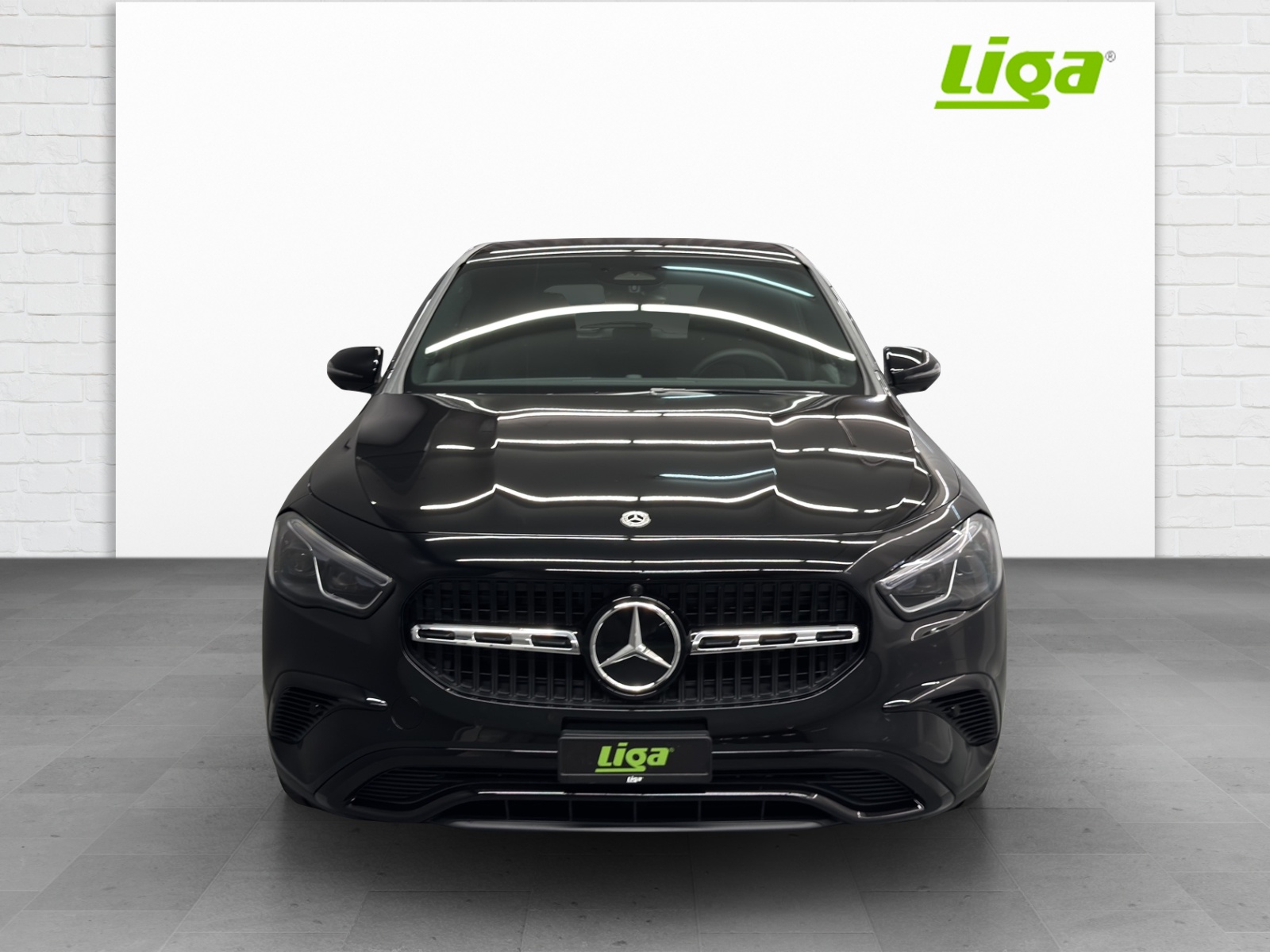 MERCEDES-BENZ GLA 200 Advanced Plus Line Night Star-showroom-element-1