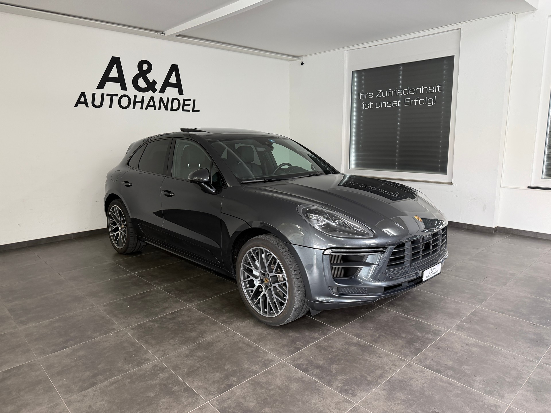 PORSCHE Macan Turbo PDK