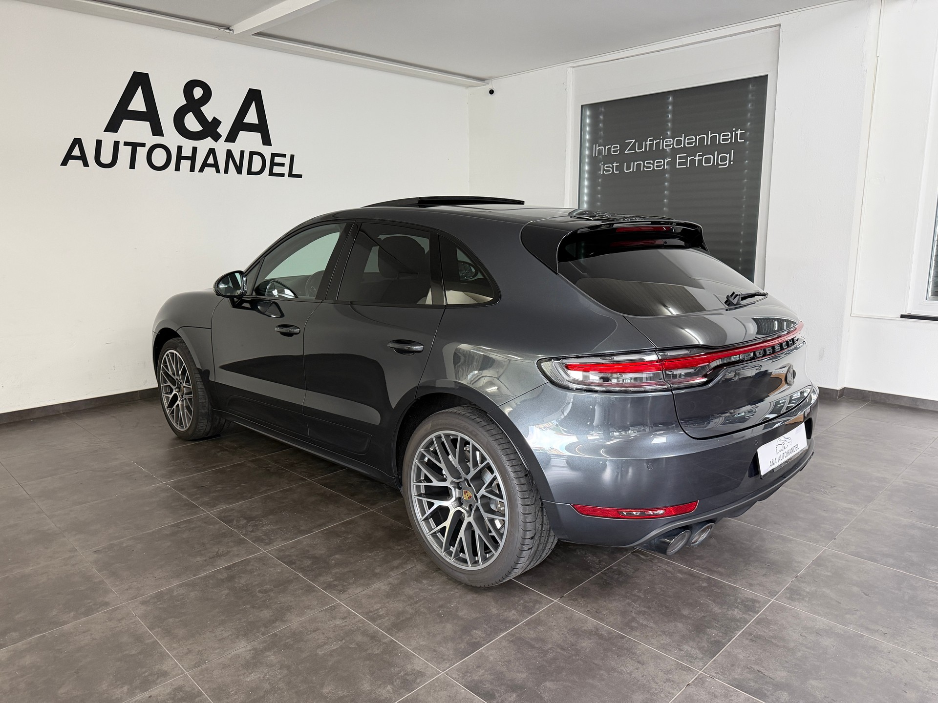 PORSCHE Macan Turbo PDK-image-5