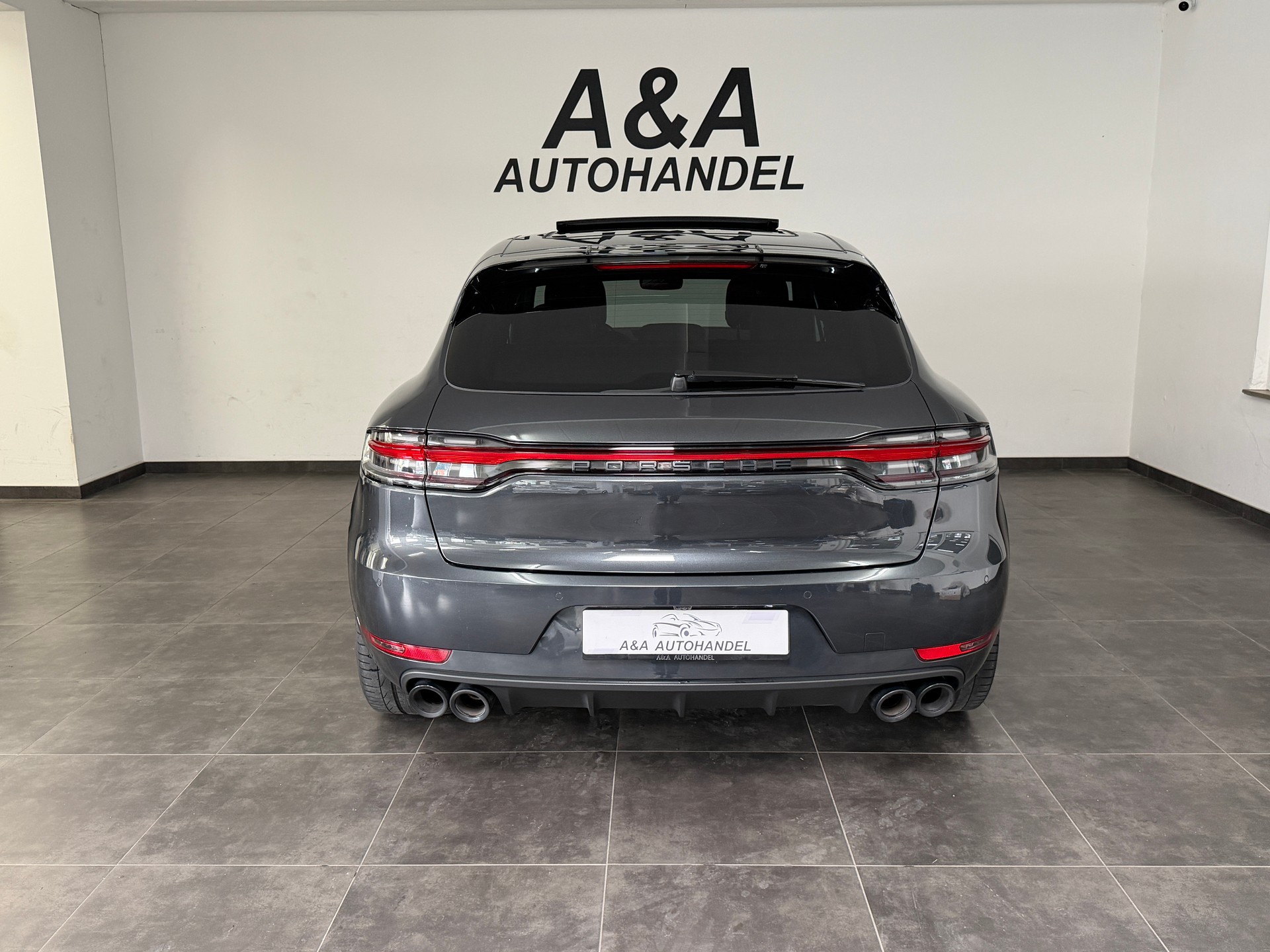 PORSCHE Macan Turbo PDK-image-4