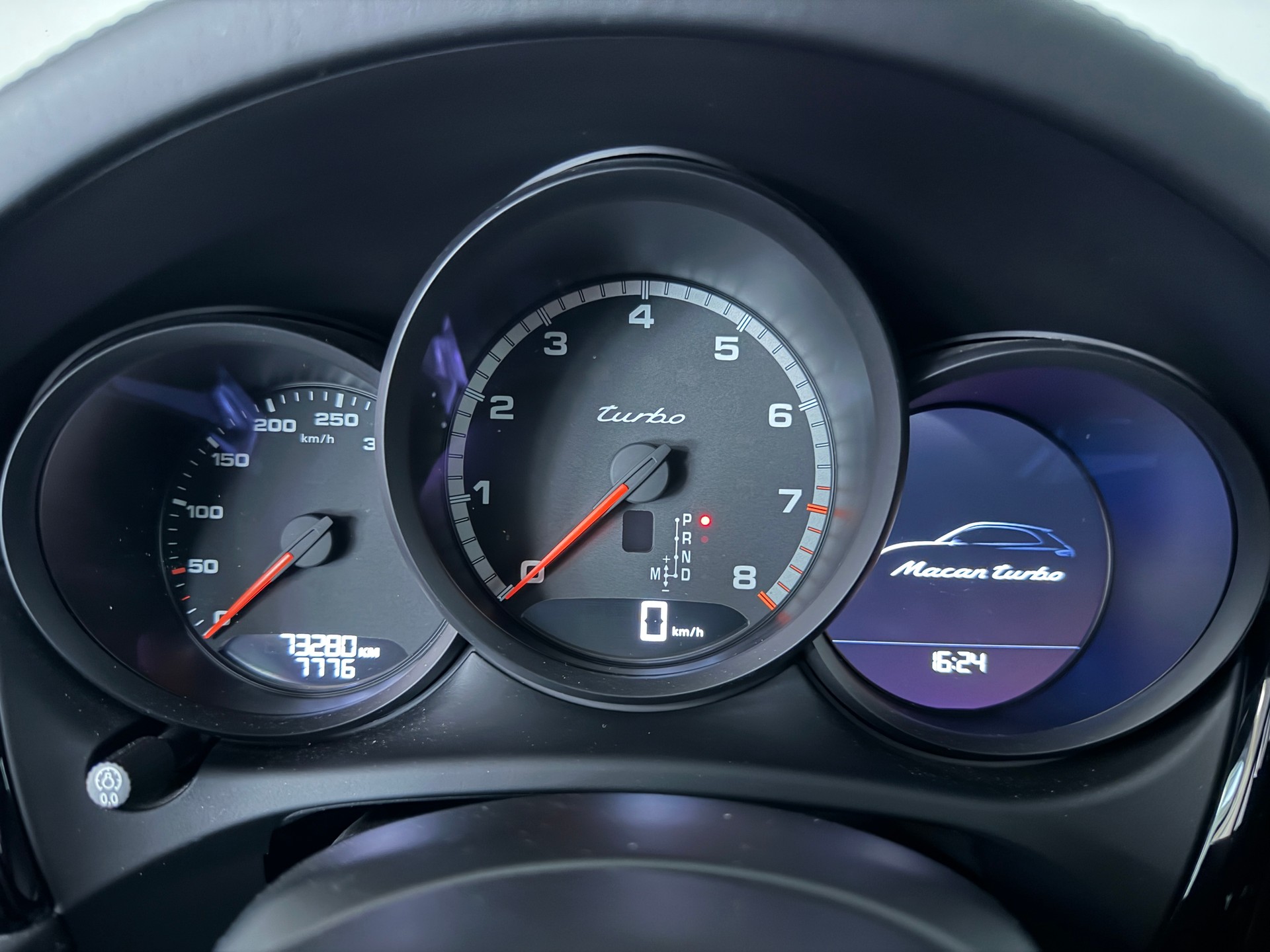 PORSCHE Macan Turbo PDK-image-7