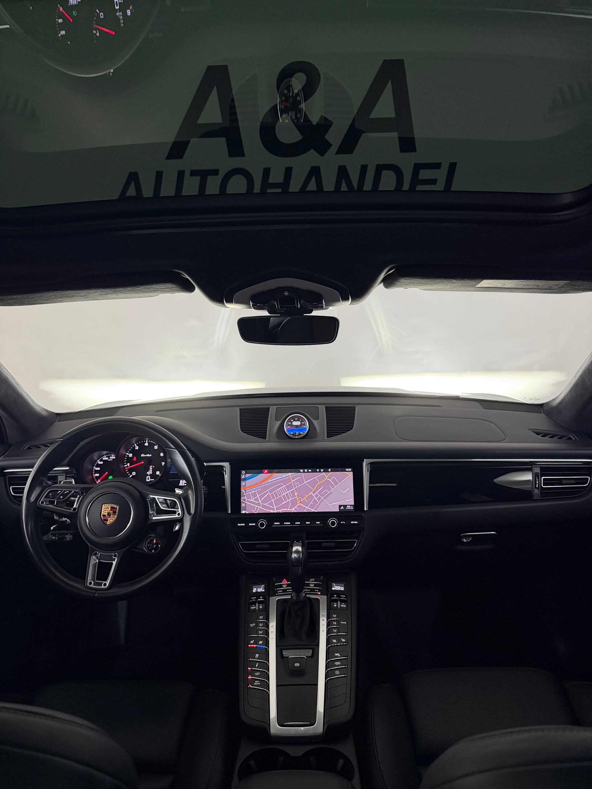PORSCHE Macan Turbo PDK-image-10