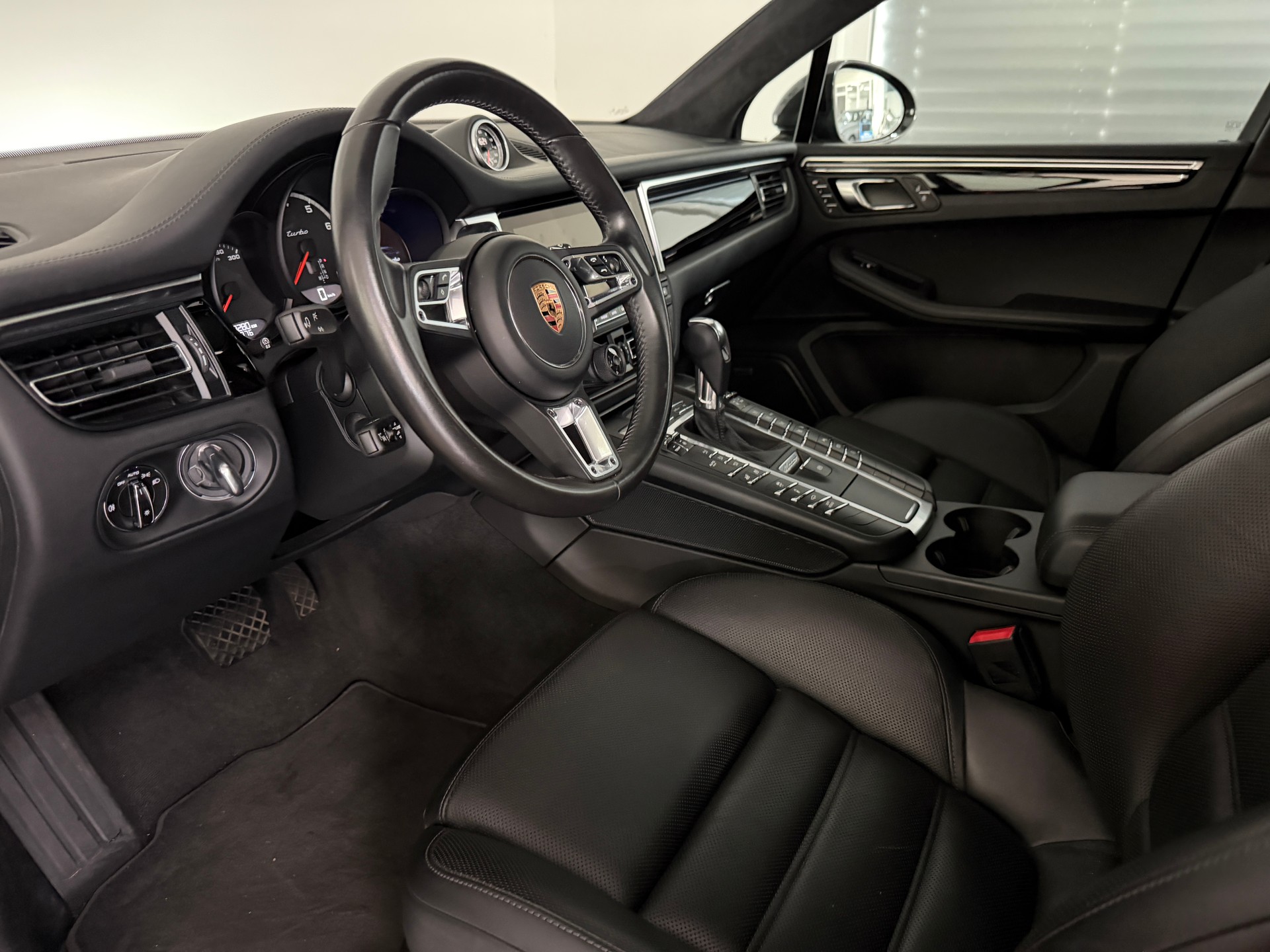 PORSCHE Macan Turbo PDK-image-6
