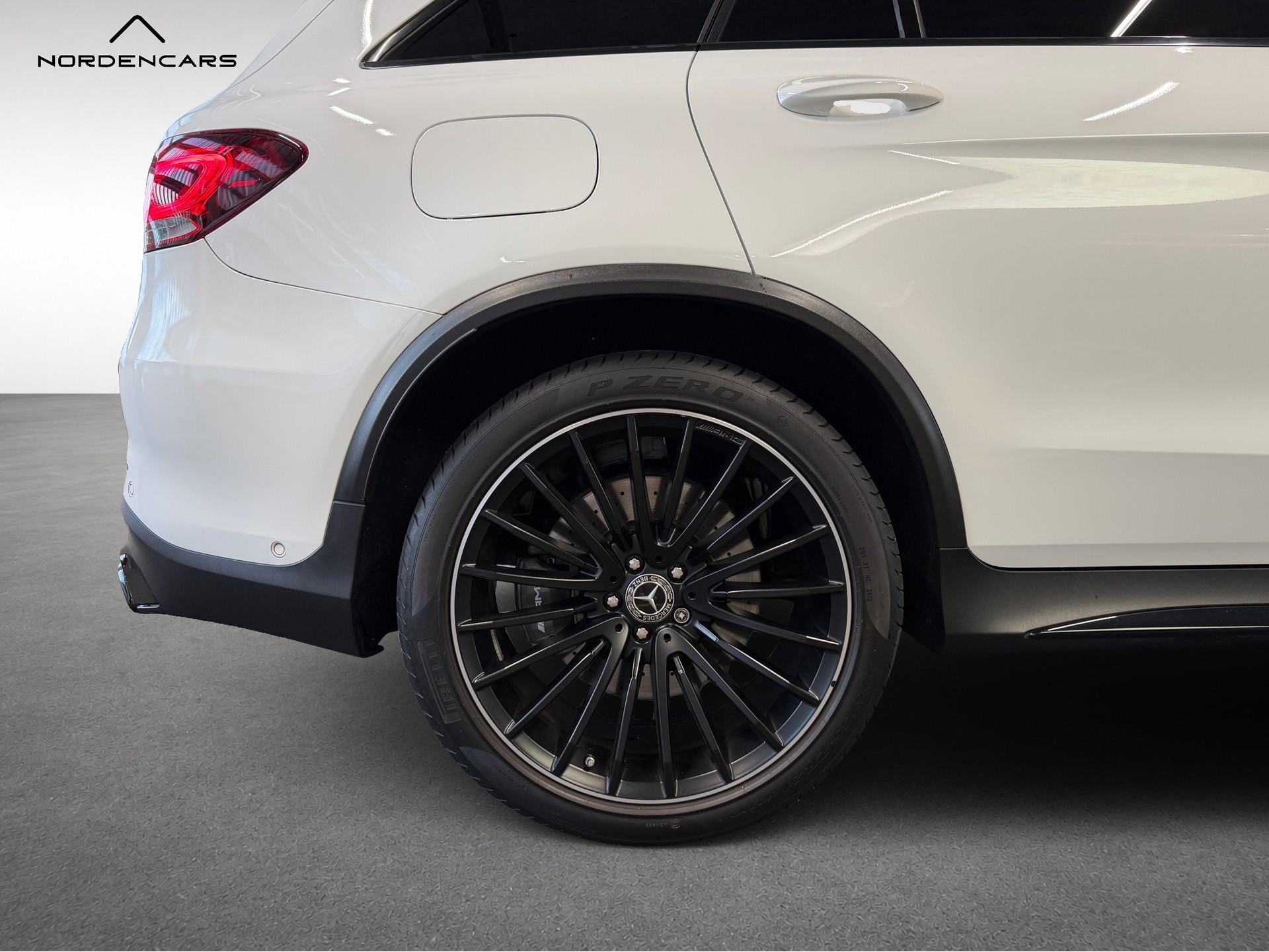 MERCEDES-BENZ GLC 63 AMG 4Matic+ 9G-Tronic *Burmester* *Night-Paket* *Performance-Abgasanlage*-image-9