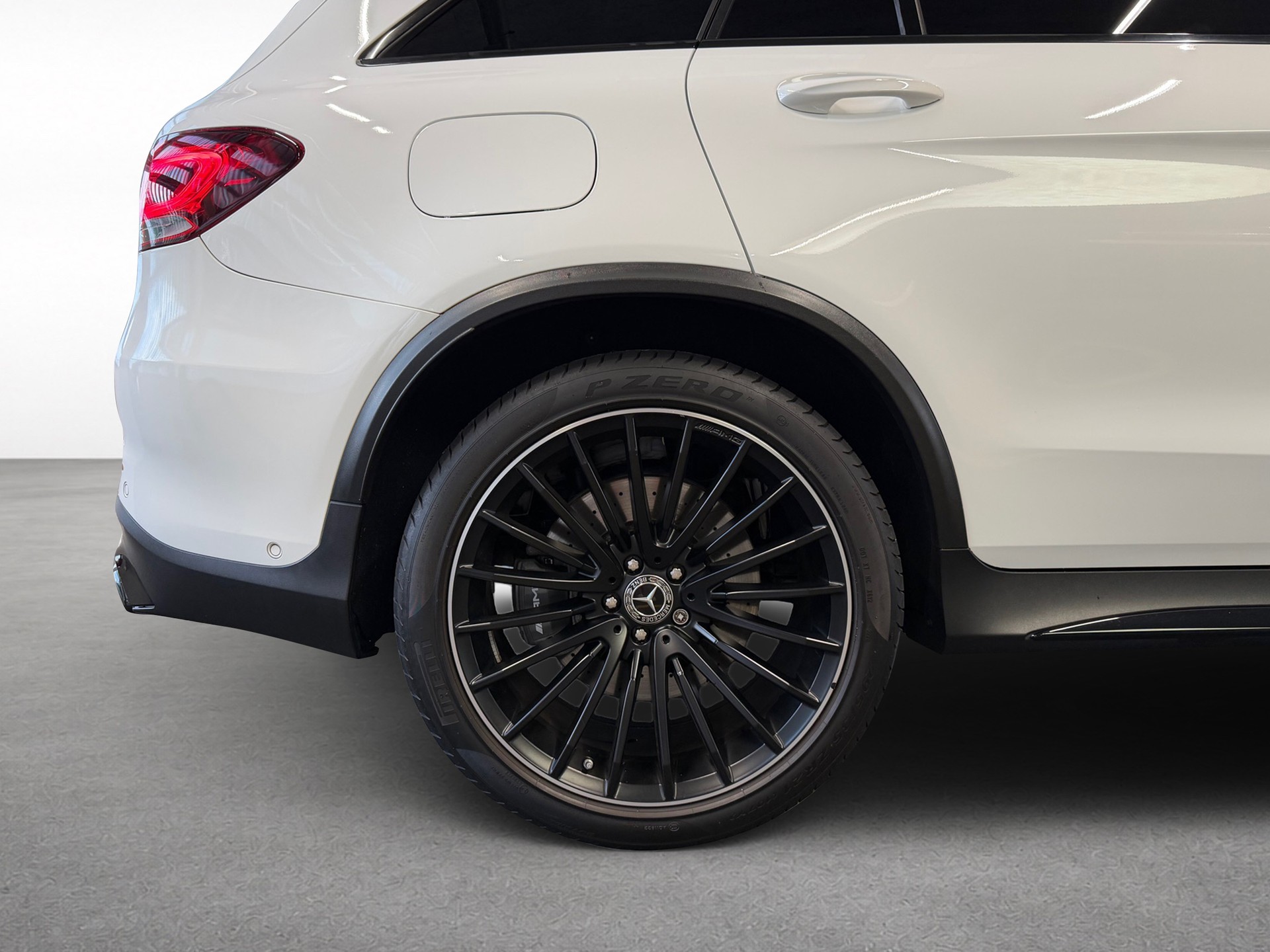 MERCEDES-BENZ GLC 63 AMG 4Matic+ 9G-Tronic *Burmester* *Night-Paket* *Performance-Abgasanlage*-image-9