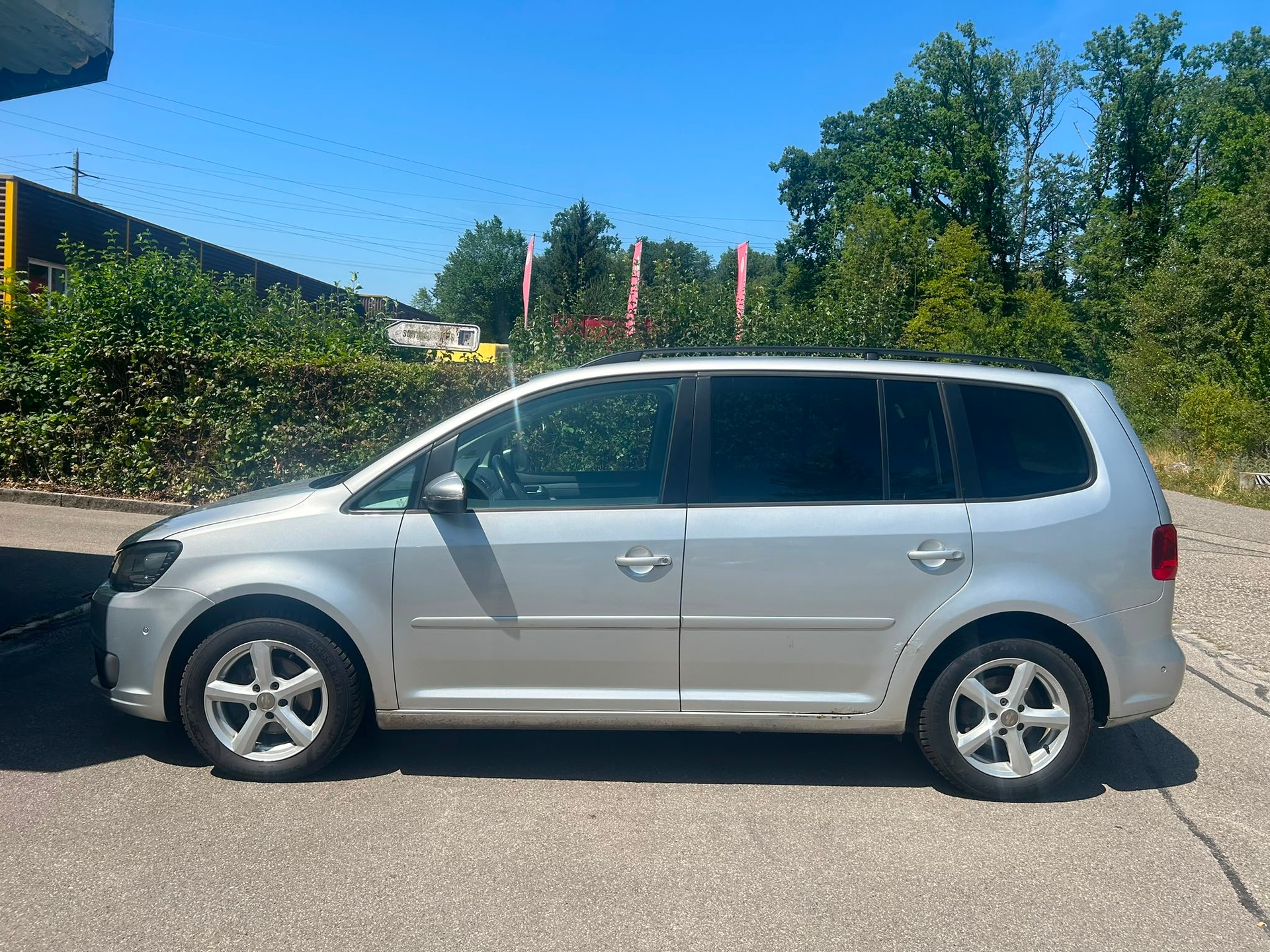 VW Touran 1.6 TDI Trendline DSG-image-4