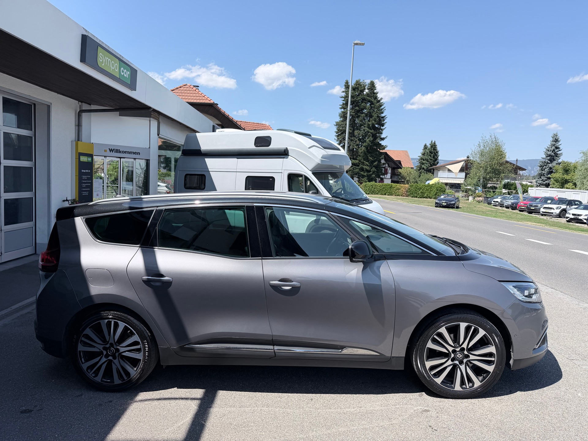 RENAULT Grand Scénic 1.3 16V Turbo Initiale Paris EDC+++PANORAMA+++LEDER+++7-PLÄTZER+++-image-3