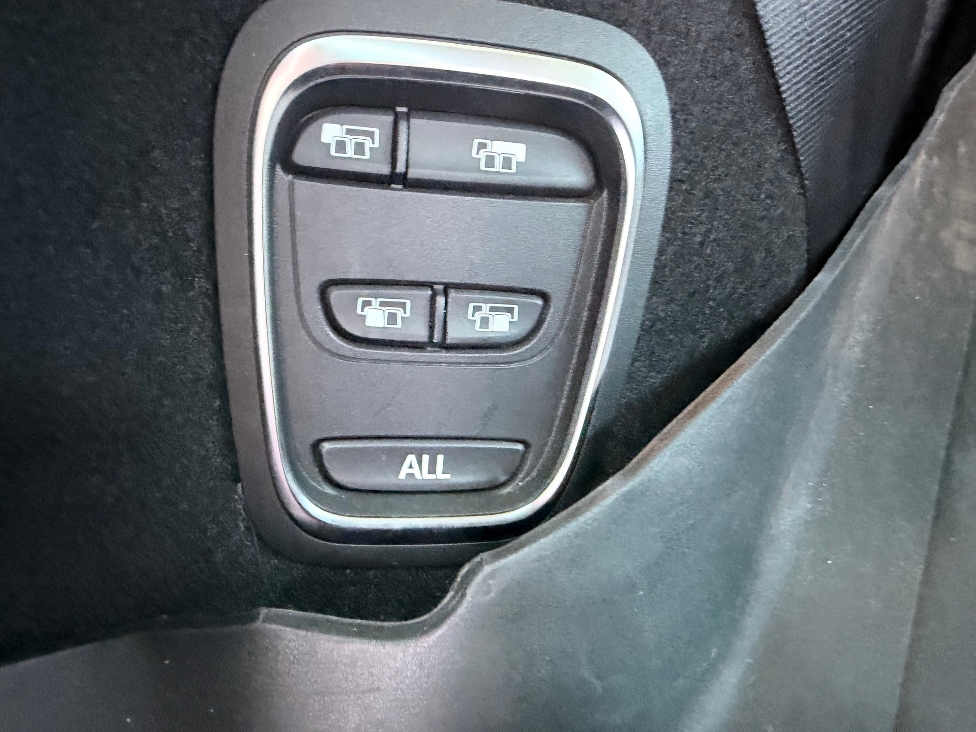 RENAULT Grand Scénic 1.3 16V Turbo Initiale Paris EDC+++PANORAMA+++LEDER+++7-PLÄTZER+++-image-13