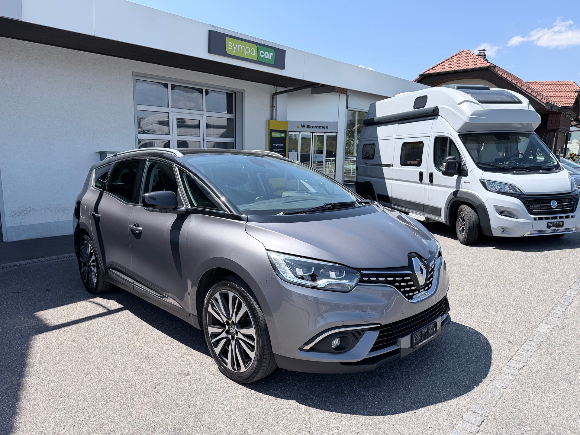 RENAULT Grand Scénic 1.3 16V Turbo Initiale Paris EDC+++PANORAMA+++LEDER+++7-PLÄTZER+++-image-0