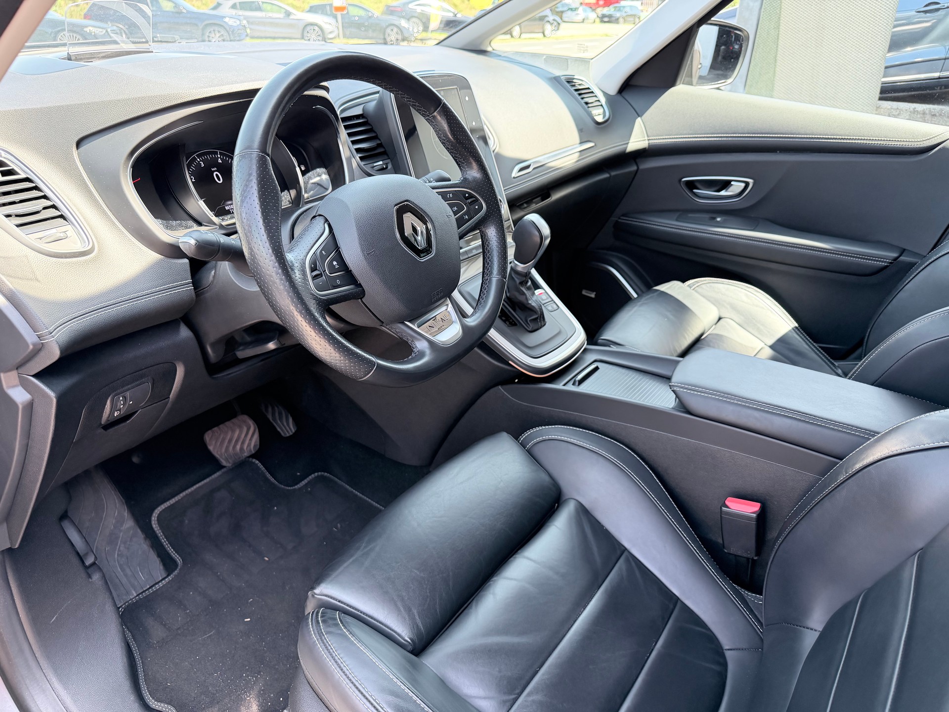 RENAULT Grand Scénic 1.3 16V Turbo Initiale Paris EDC+++PANORAMA+++LEDER+++7-PLÄTZER+++-image-5