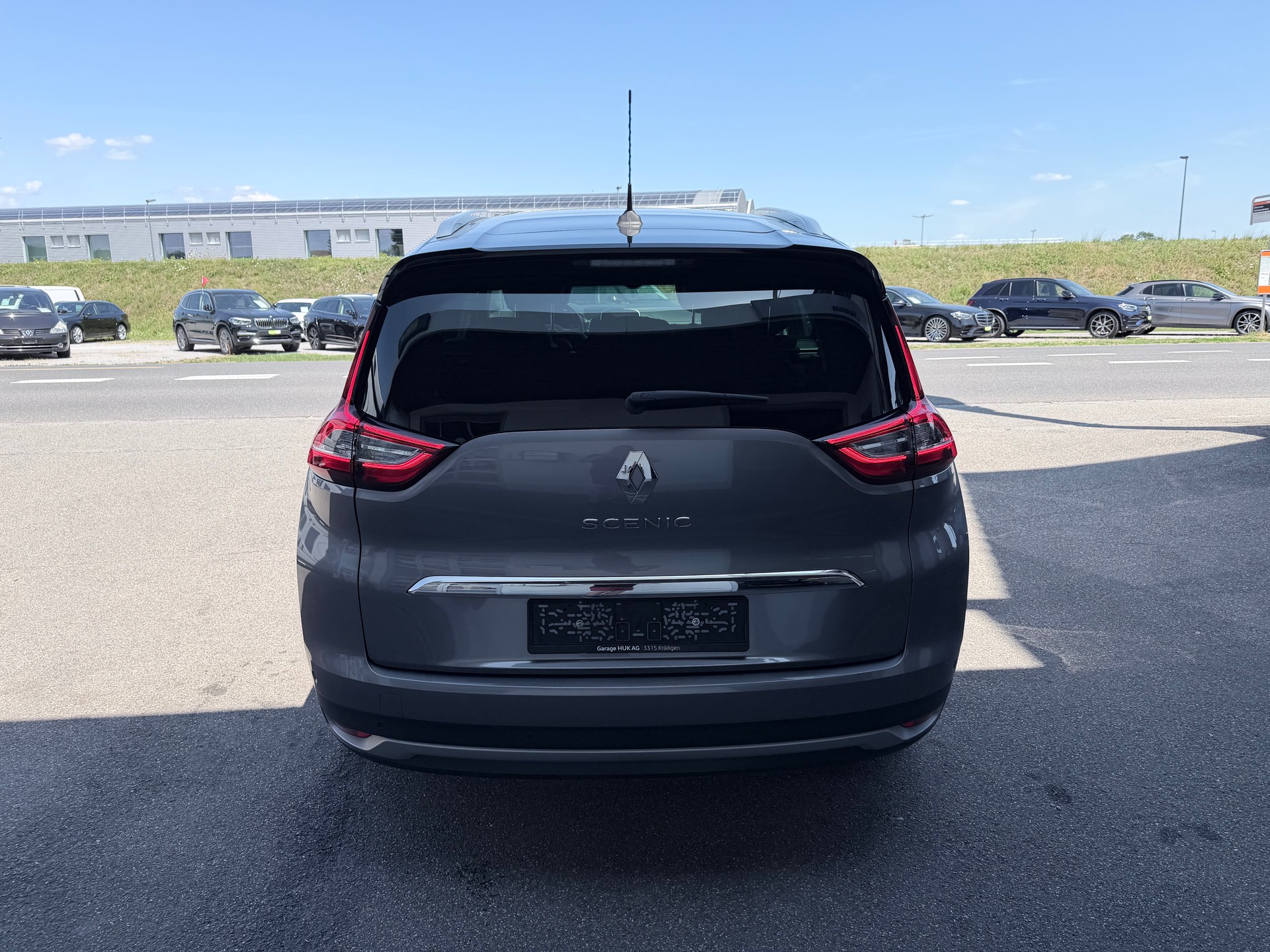 RENAULT Grand Scénic 1.3 16V Turbo Initiale Paris EDC+++PANORAMA+++LEDER+++7-PLÄTZER+++-image-2