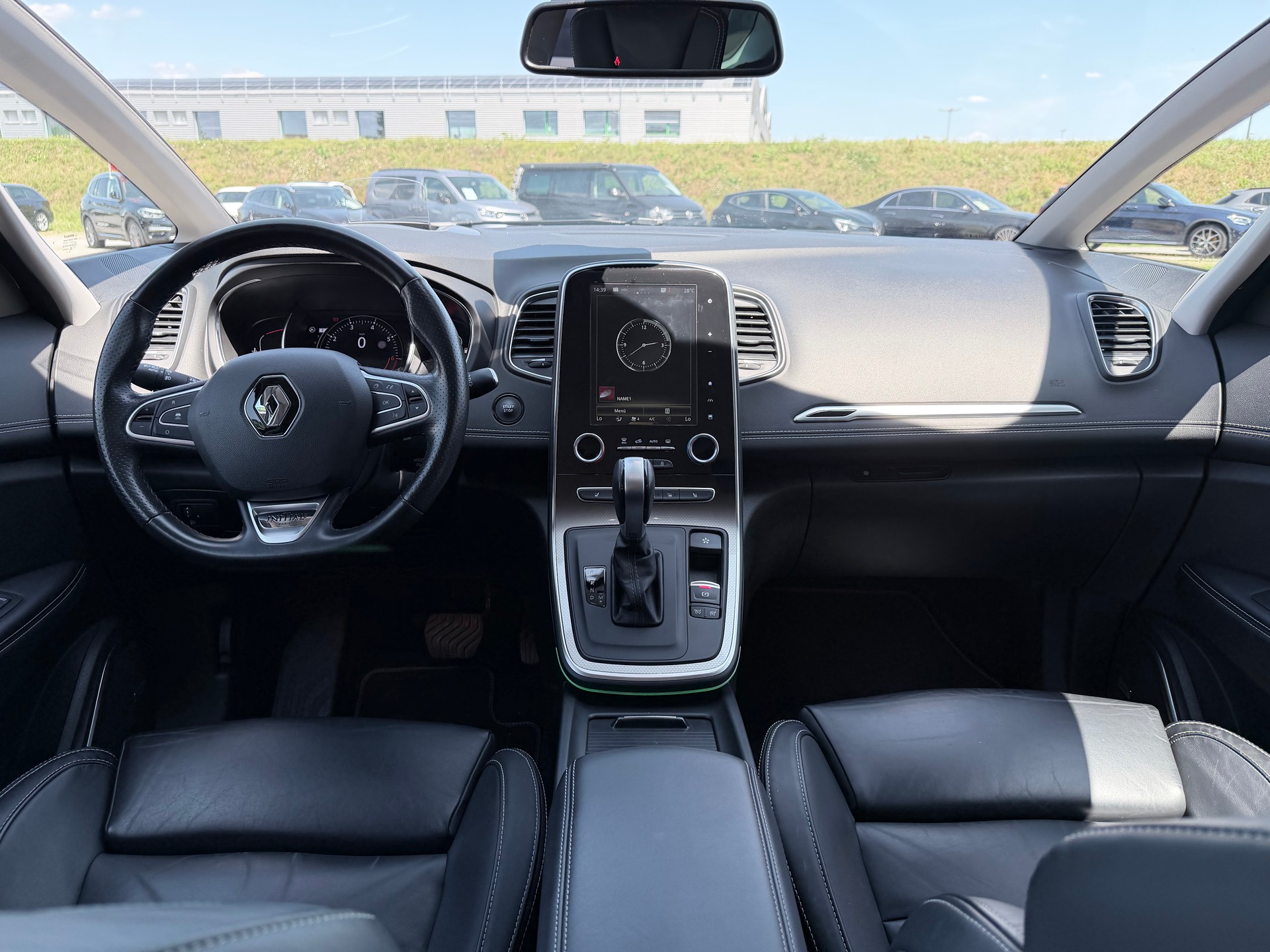 RENAULT Grand Scénic 1.3 16V Turbo Initiale Paris EDC+++PANORAMA+++LEDER+++7-PLÄTZER+++-image-6