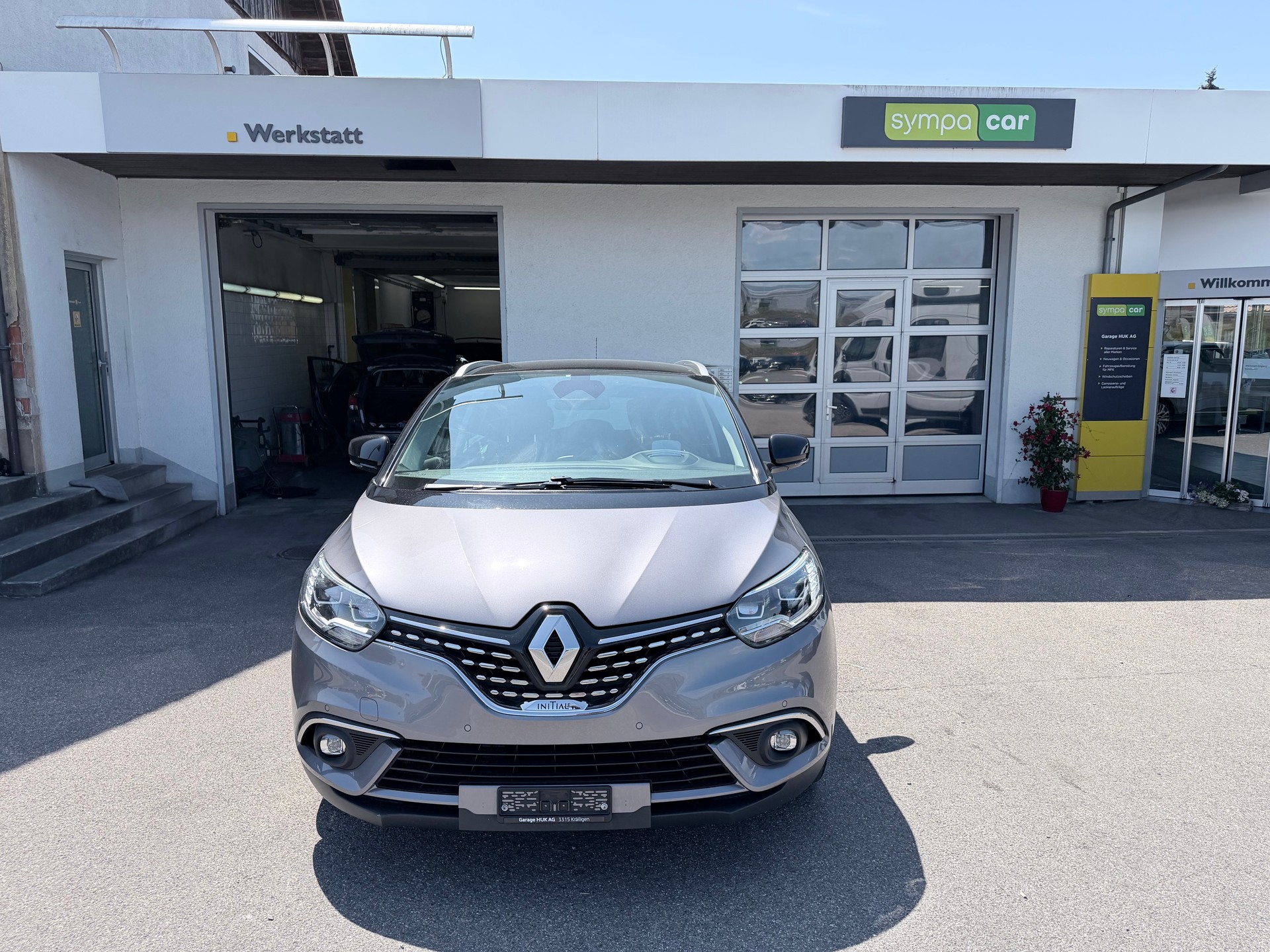 RENAULT Grand Scénic 1.3 16V Turbo Initiale Paris EDC+++PANORAMA+++LEDER+++7-PLÄTZER+++-image-4