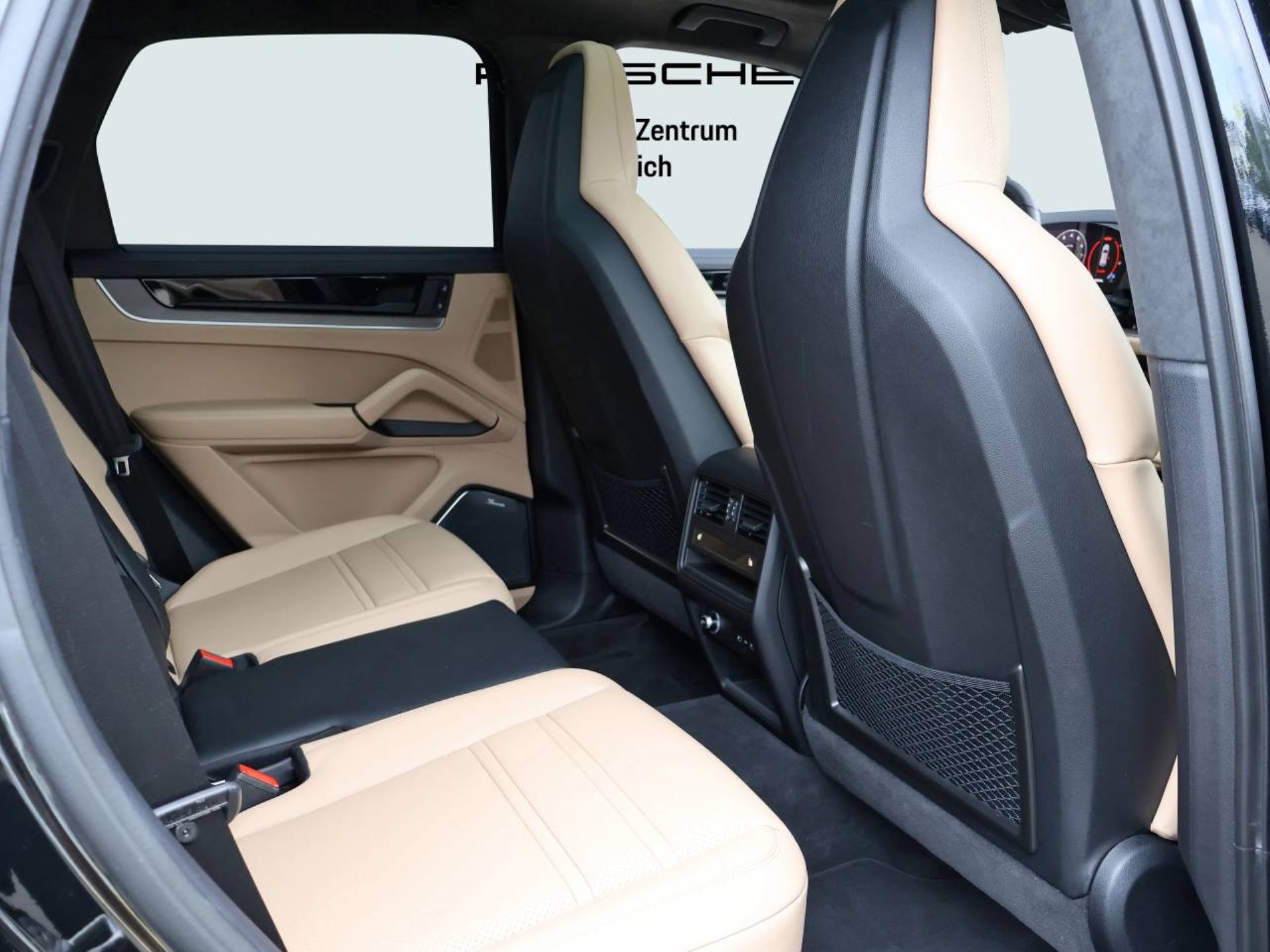 PORSCHE Cayenne GTS-image-17