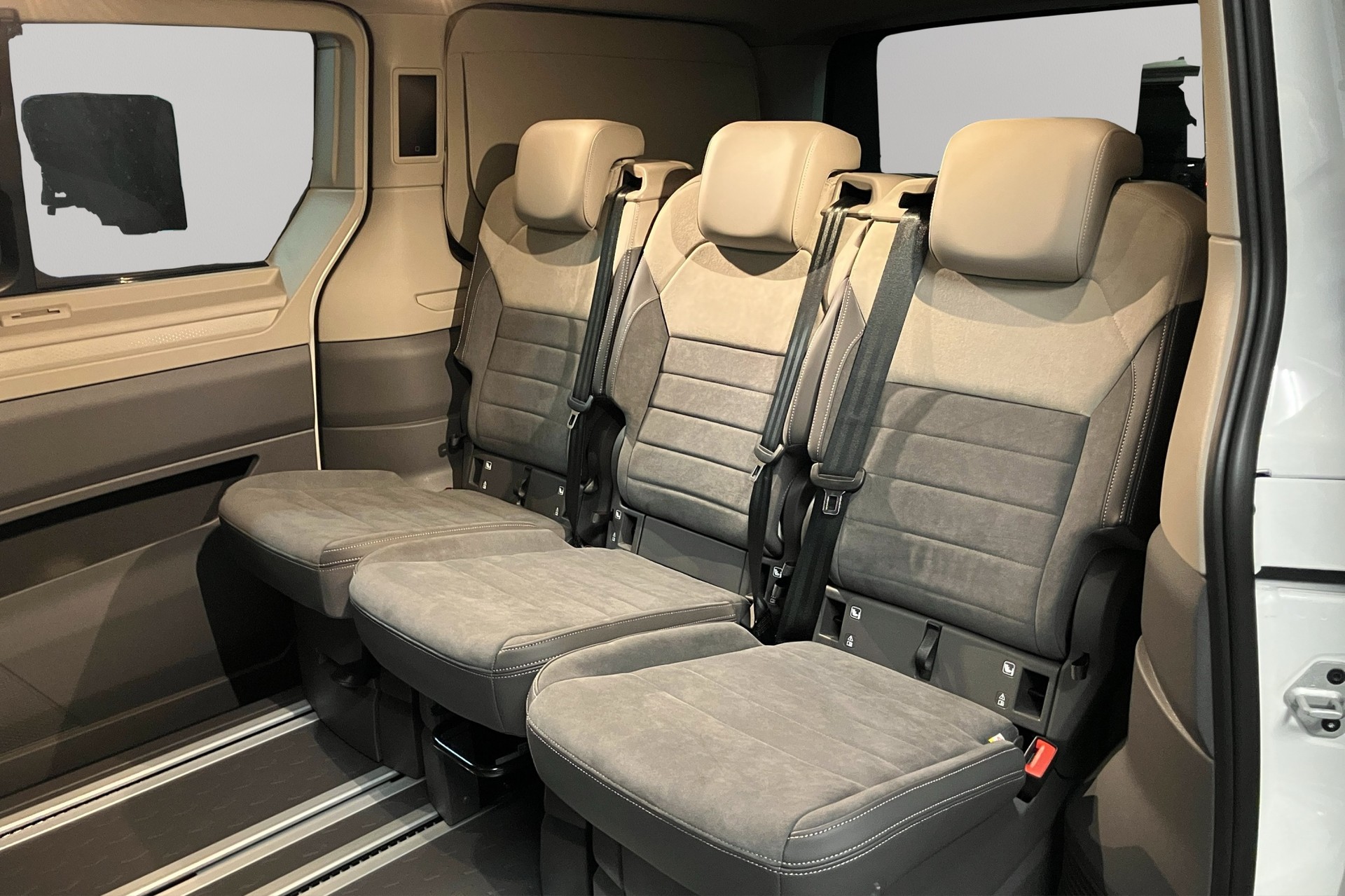 VW California 2.0 TSI Beach Tour Liberty-image-11
