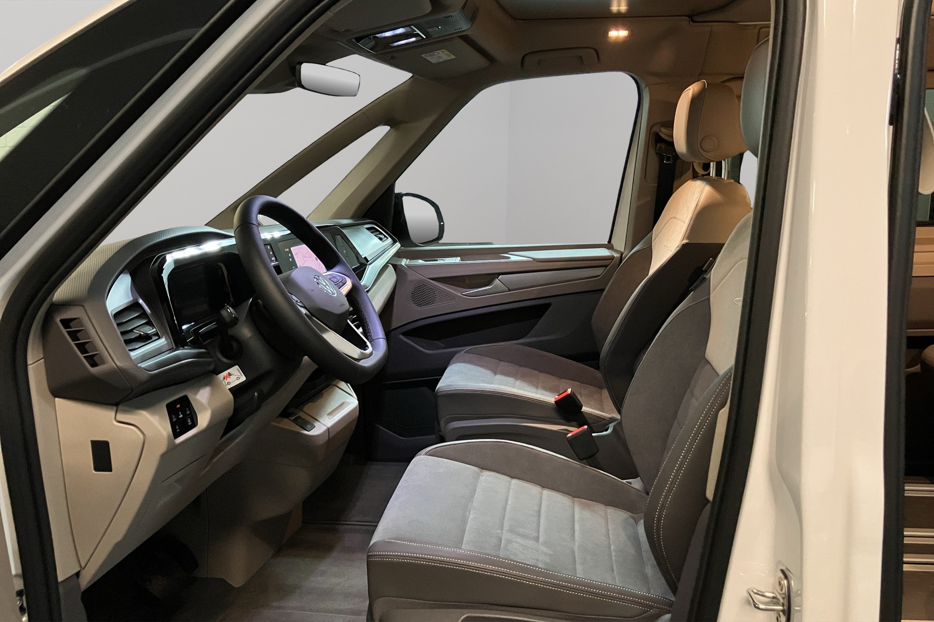 VW California 2.0 TSI Beach Tour Liberty-image-8