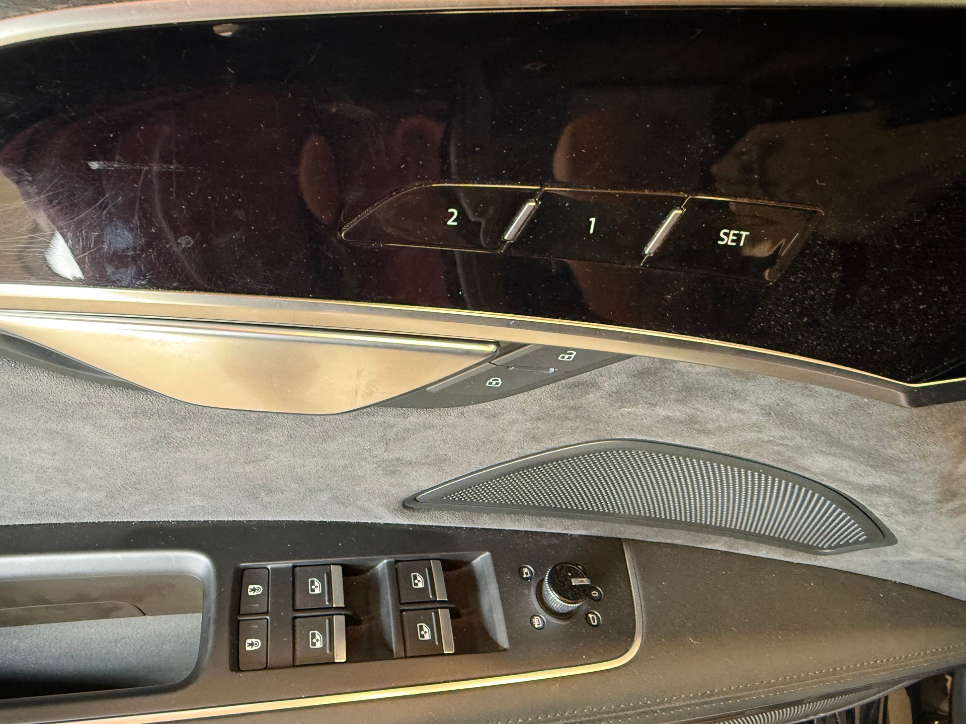 AUDI A8 50 TDI quattro tiptronic-image-15