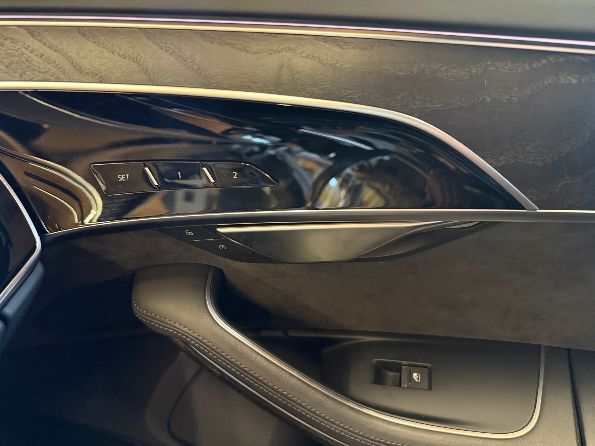 AUDI A8 50 TDI quattro tiptronic-image-16