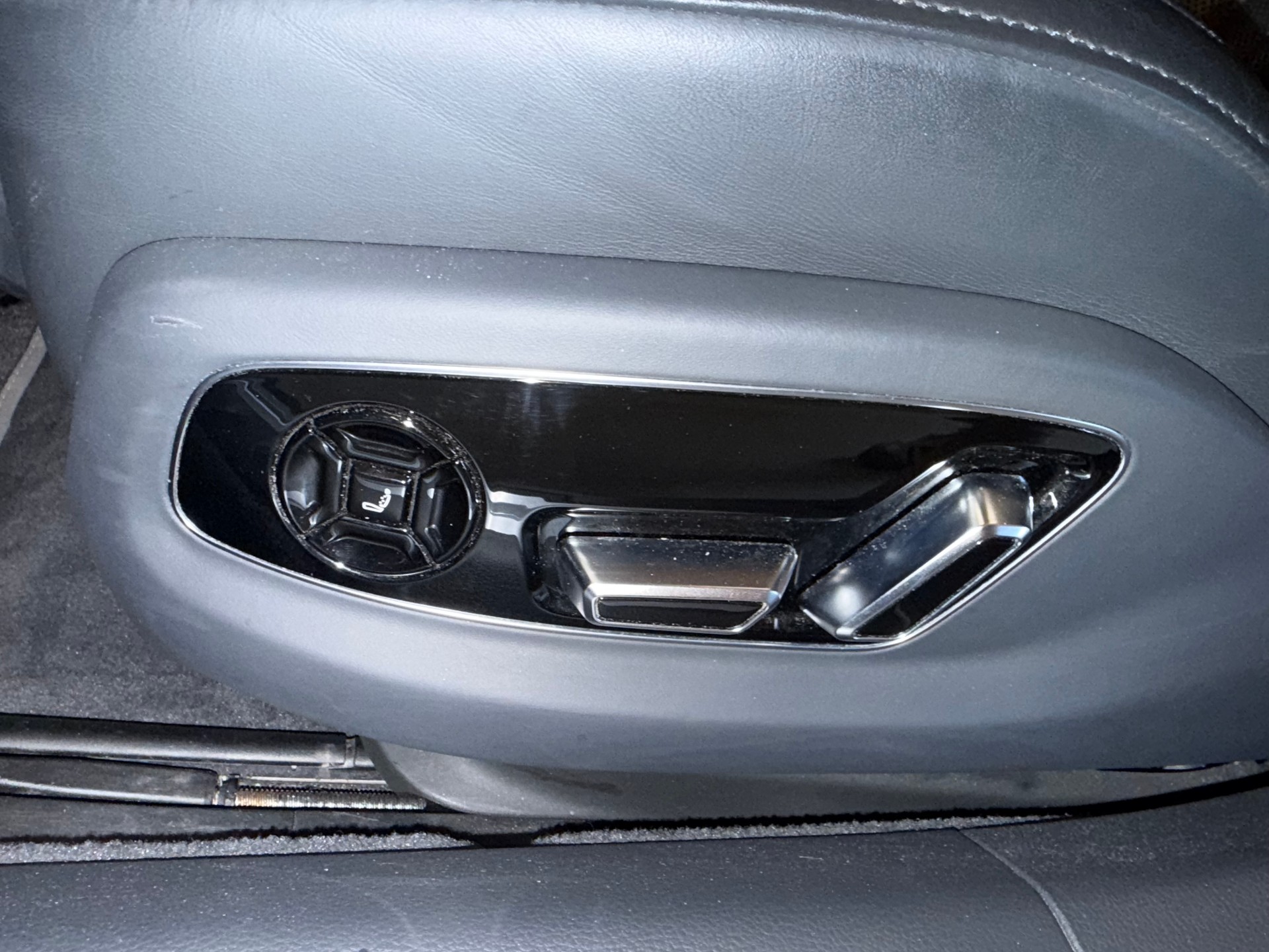 AUDI A8 50 TDI quattro tiptronic-image-17