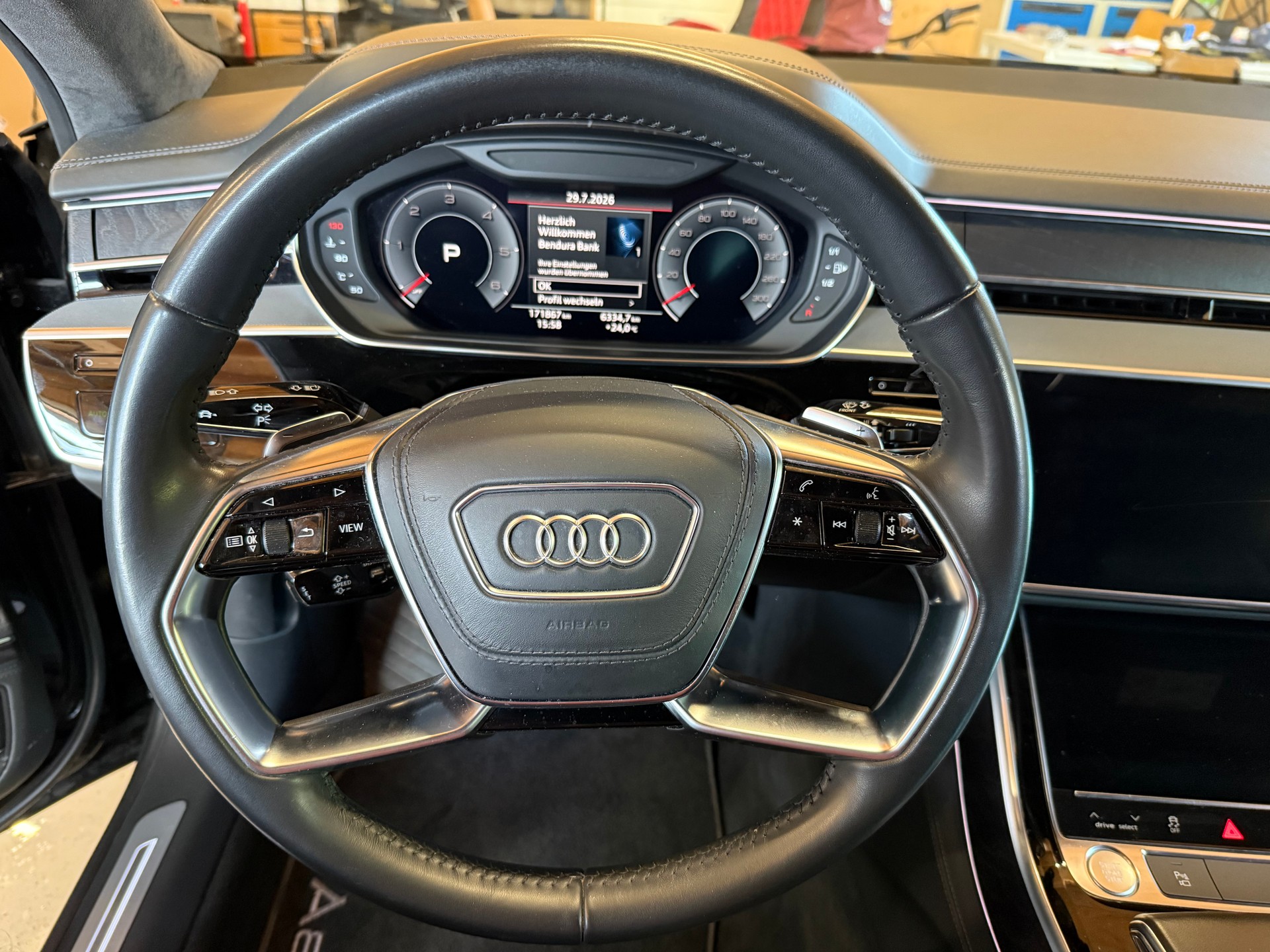 AUDI A8 50 TDI quattro tiptronic-image-9