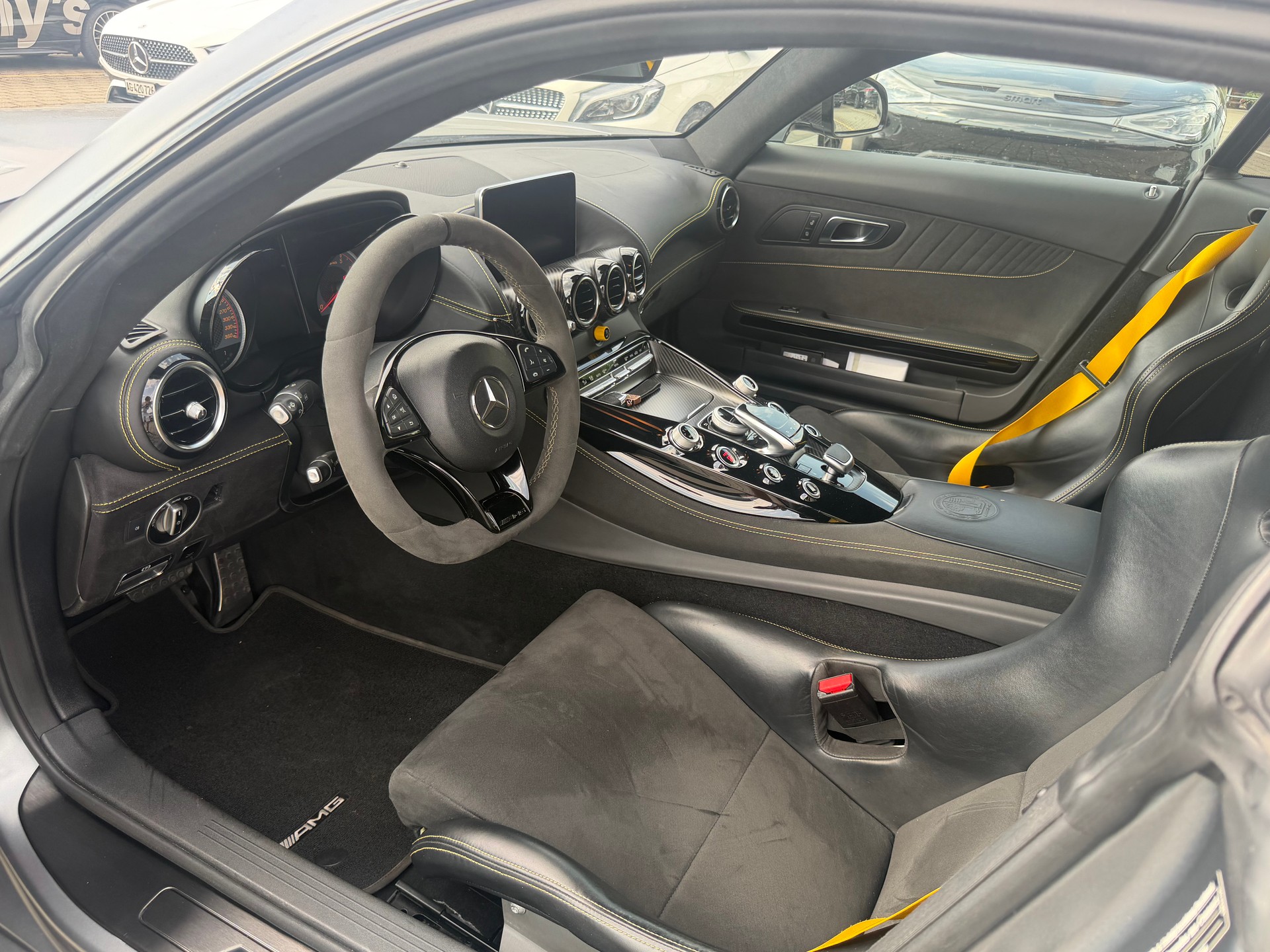 MERCEDES-BENZ AMG GT R-image-4