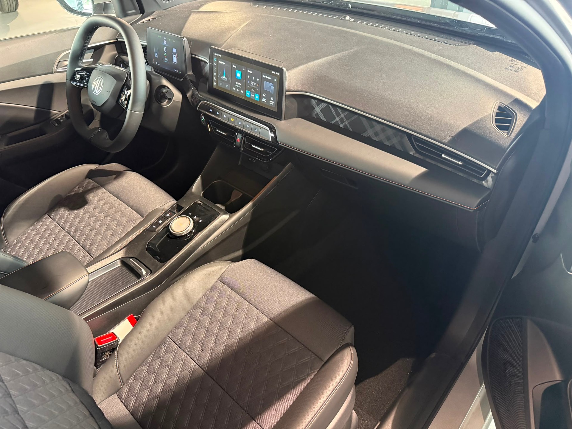 MG 3 1.5 Hybrid Luxury Aut.-image-11