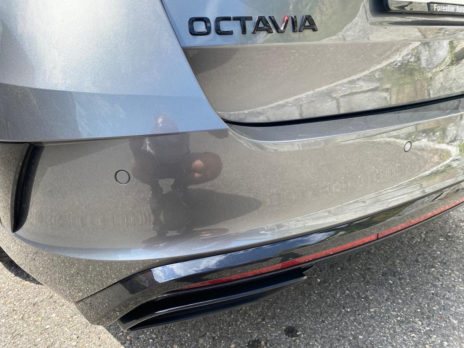 SKODA Octavia Combi 2.0 TSI DSG RS-image-6