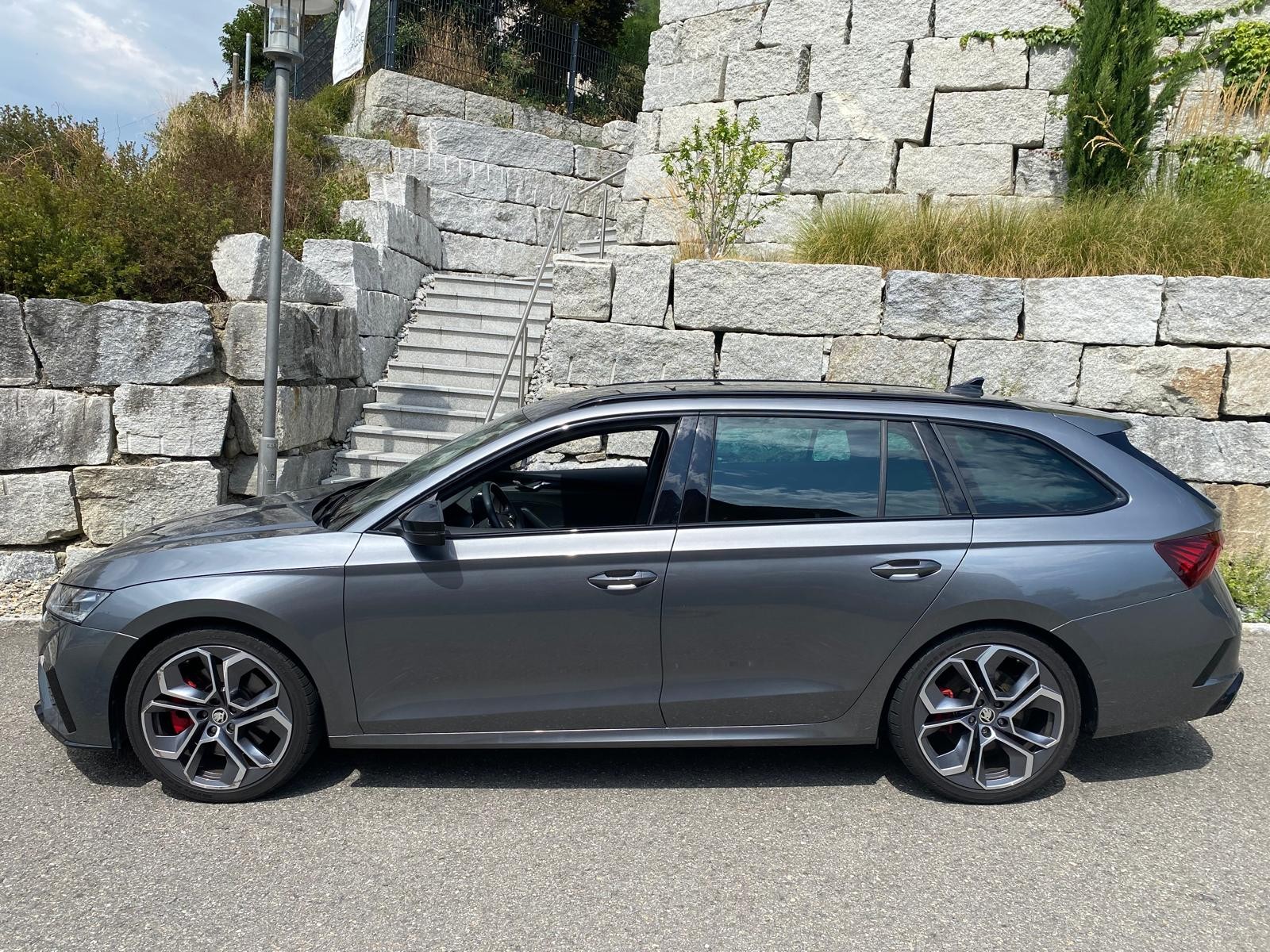 SKODA Octavia Combi 2.0 TSI DSG RS-image-1