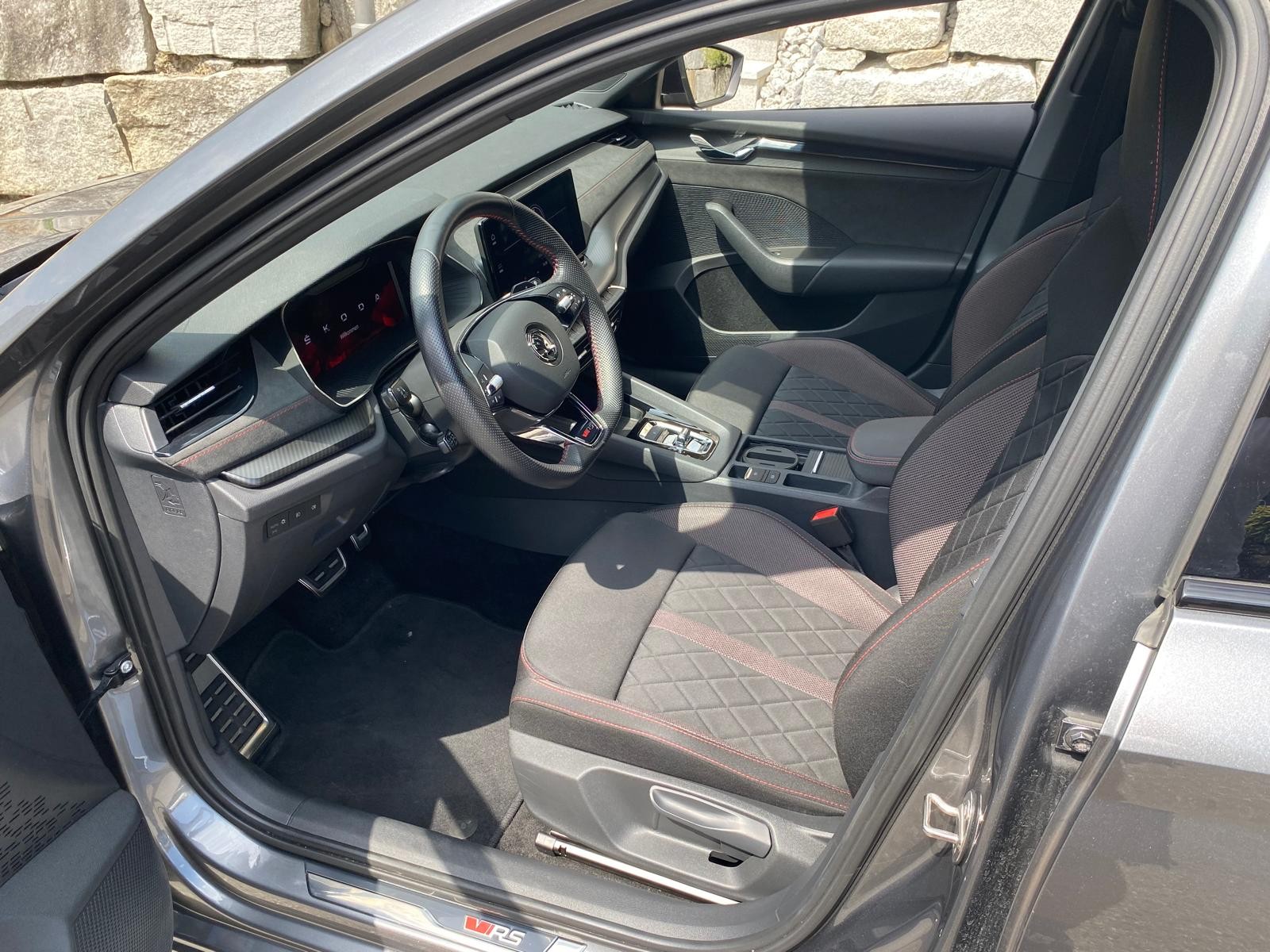 SKODA Octavia Combi 2.0 TSI DSG RS-image-8