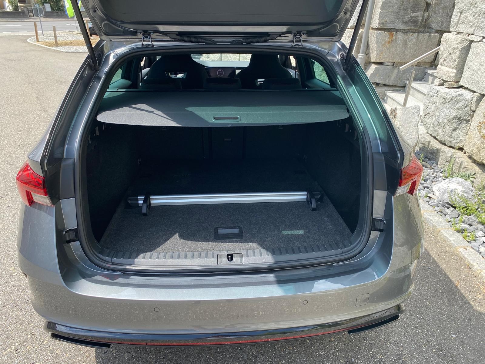 SKODA Octavia Combi 2.0 TSI DSG RS-image-13